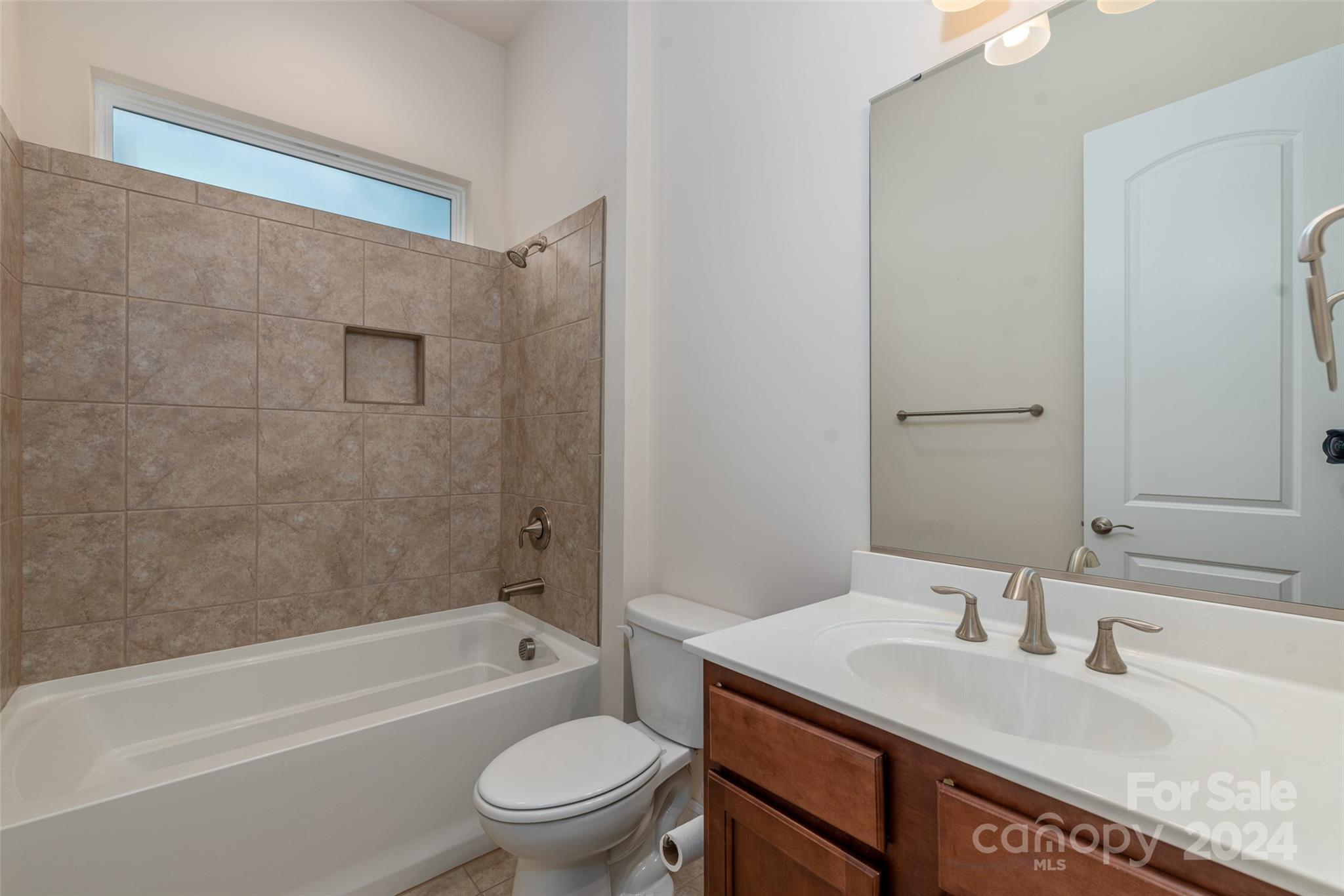 4727 Looking Glass Trail