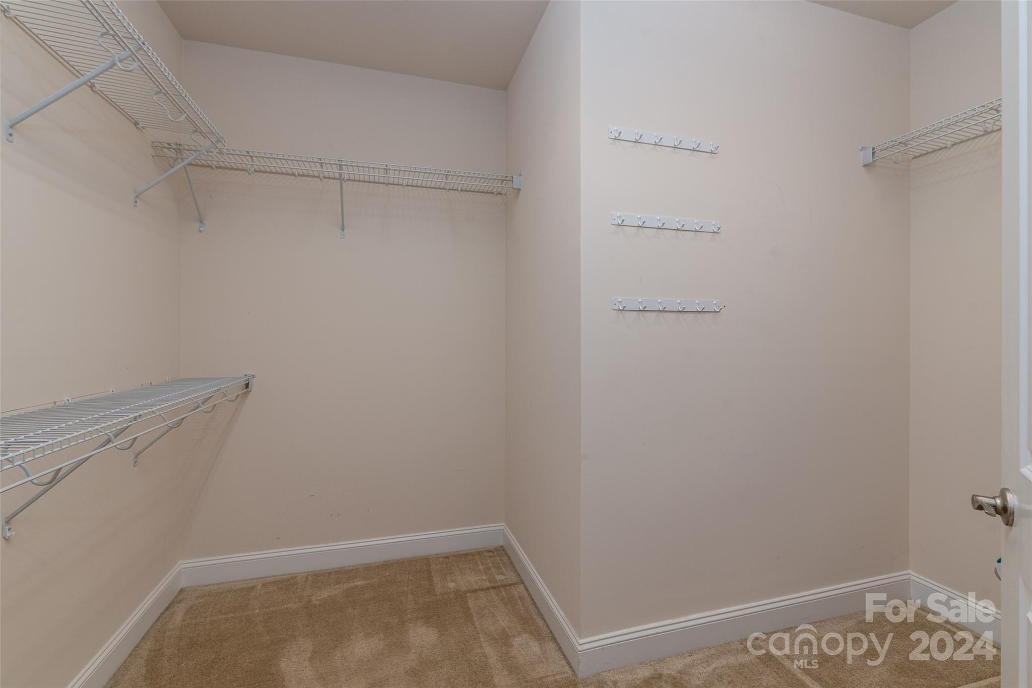 4727 Looking Glass Trail