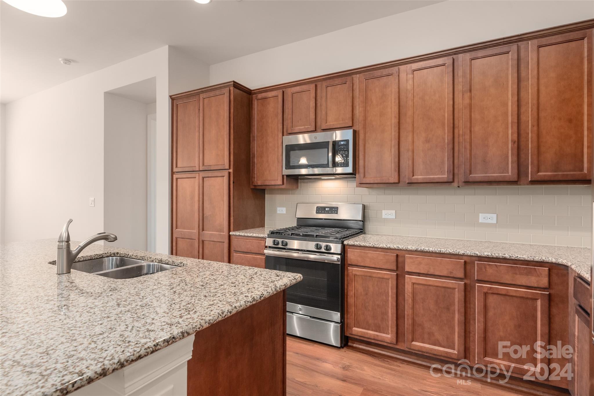 4727 Looking Glass Trail