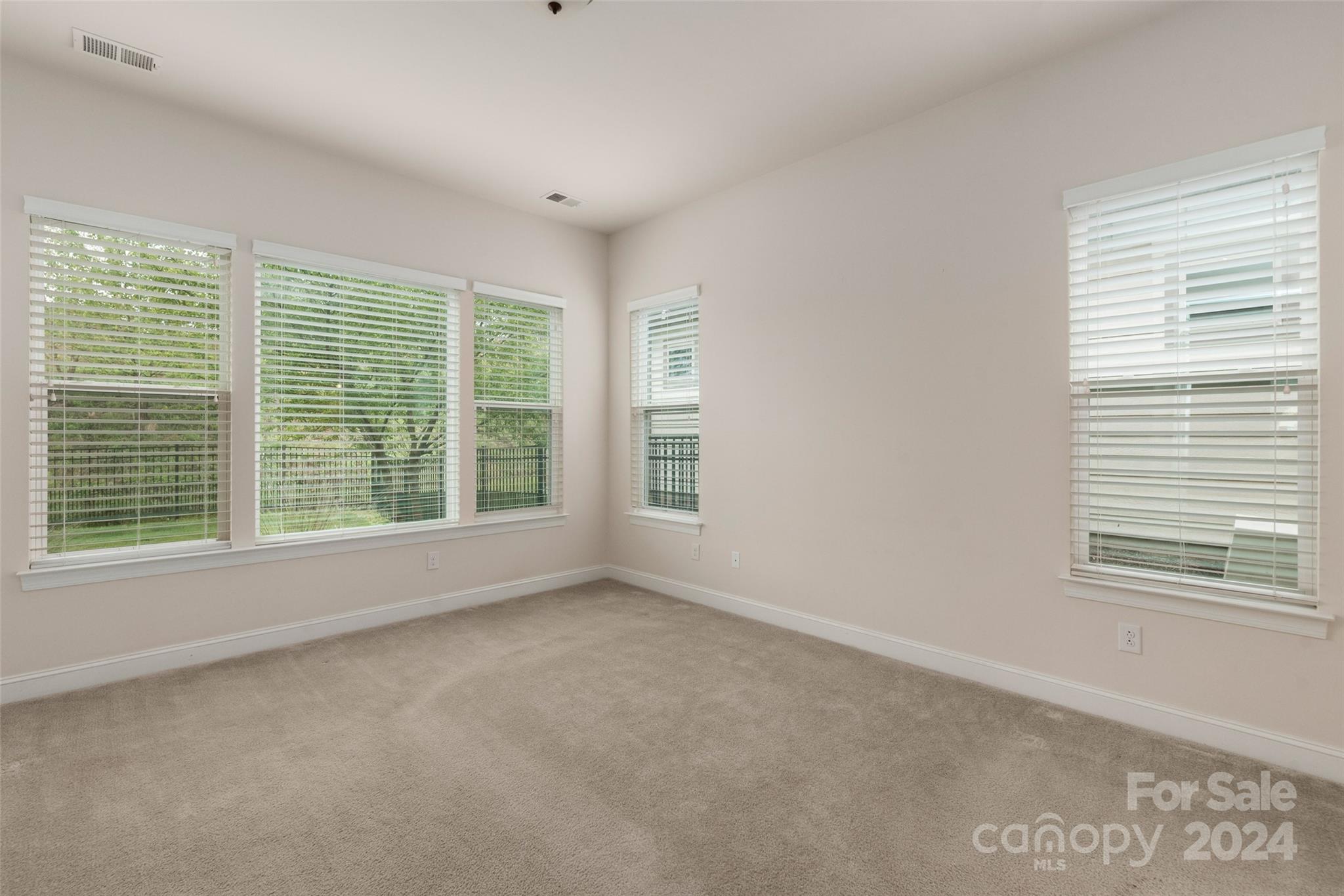 4727 Looking Glass Trail