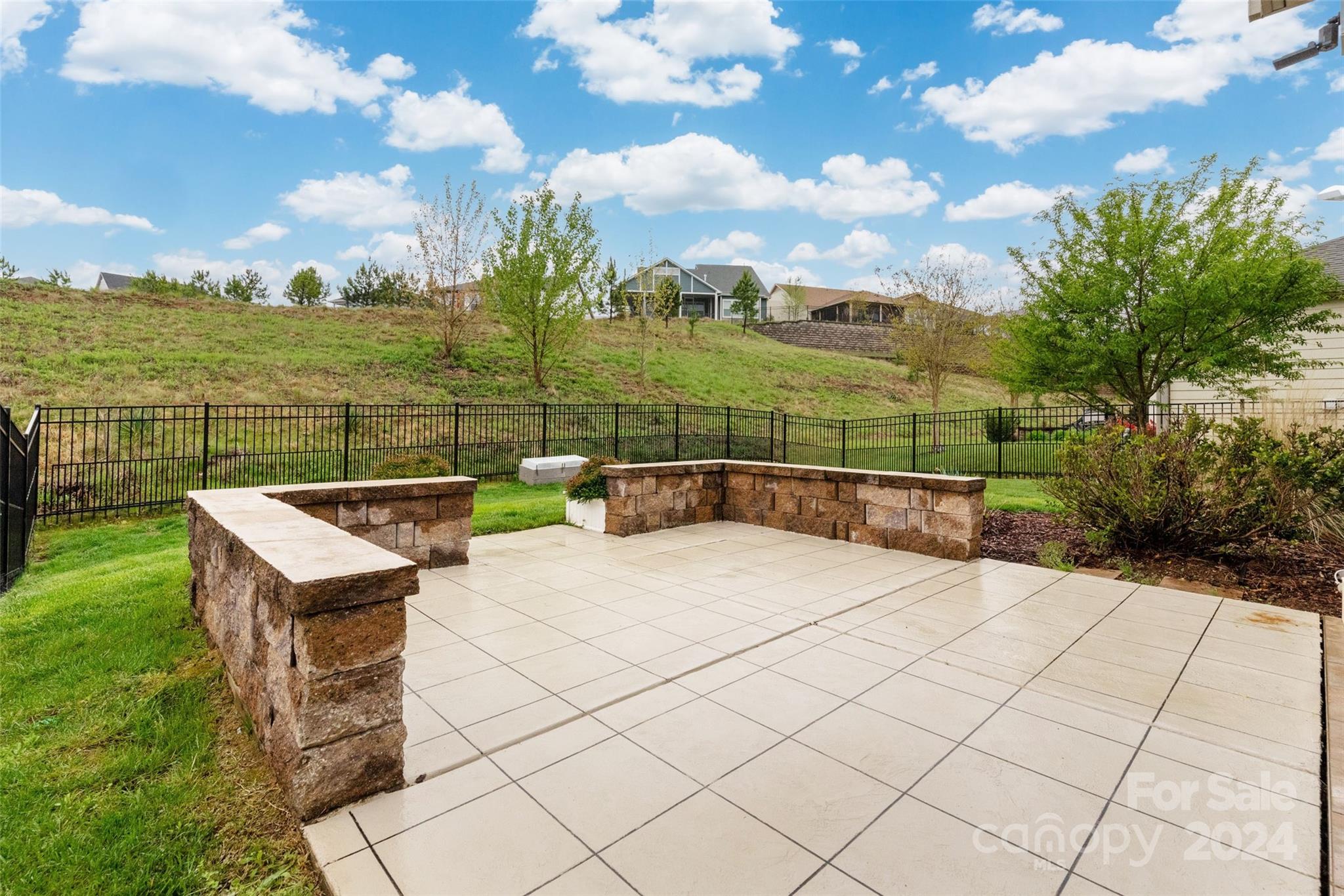 4727 Looking Glass Trail