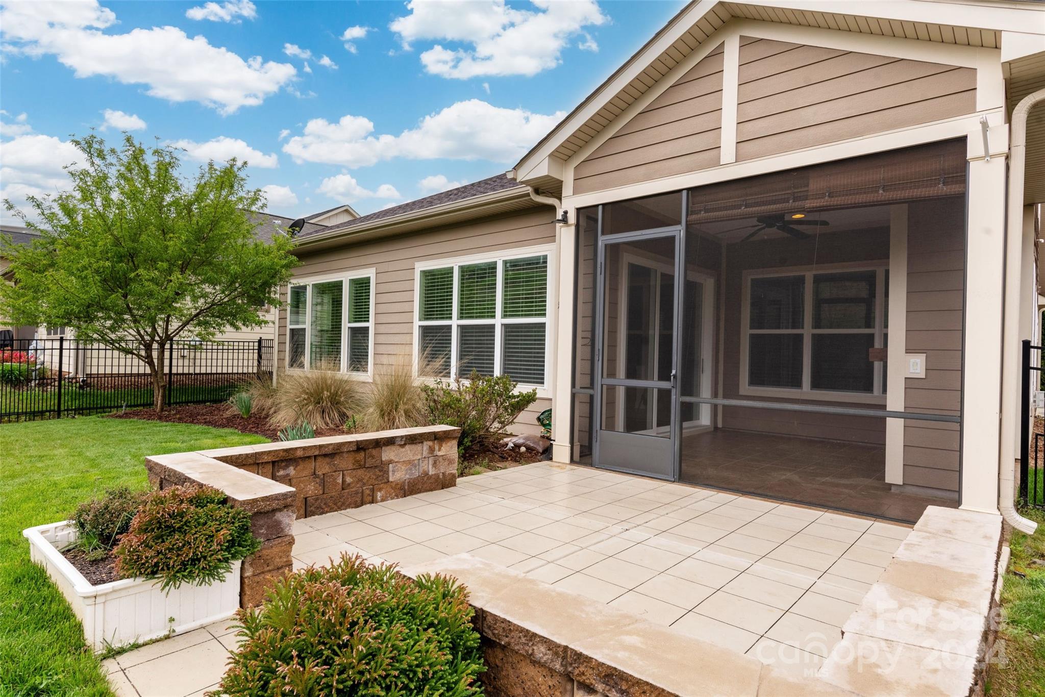 4727 Looking Glass Trail