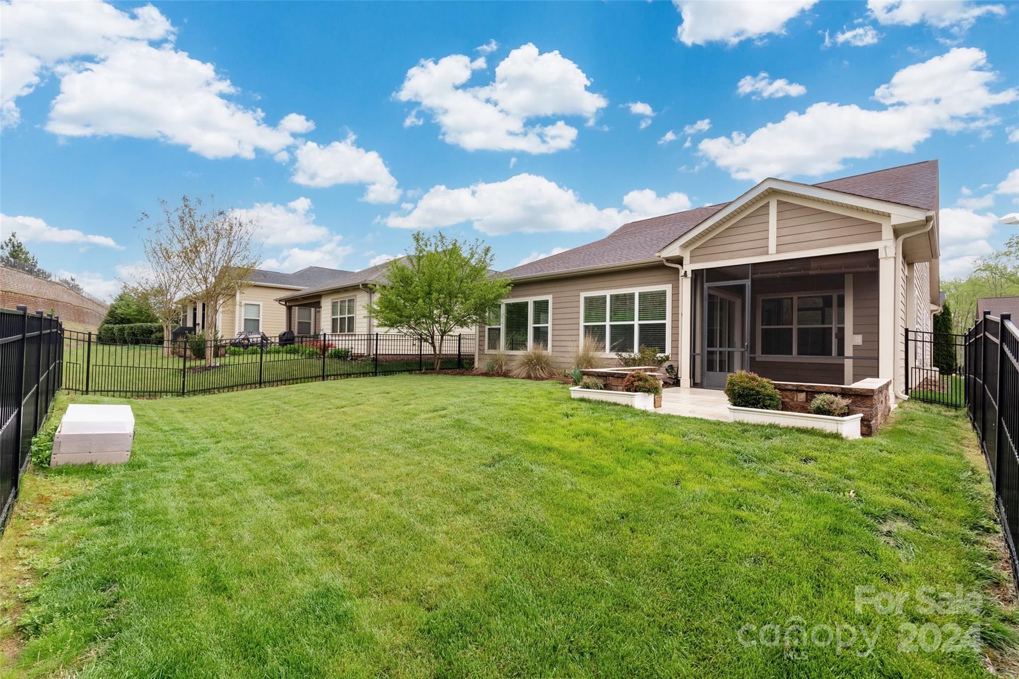 4727 Looking Glass Trail