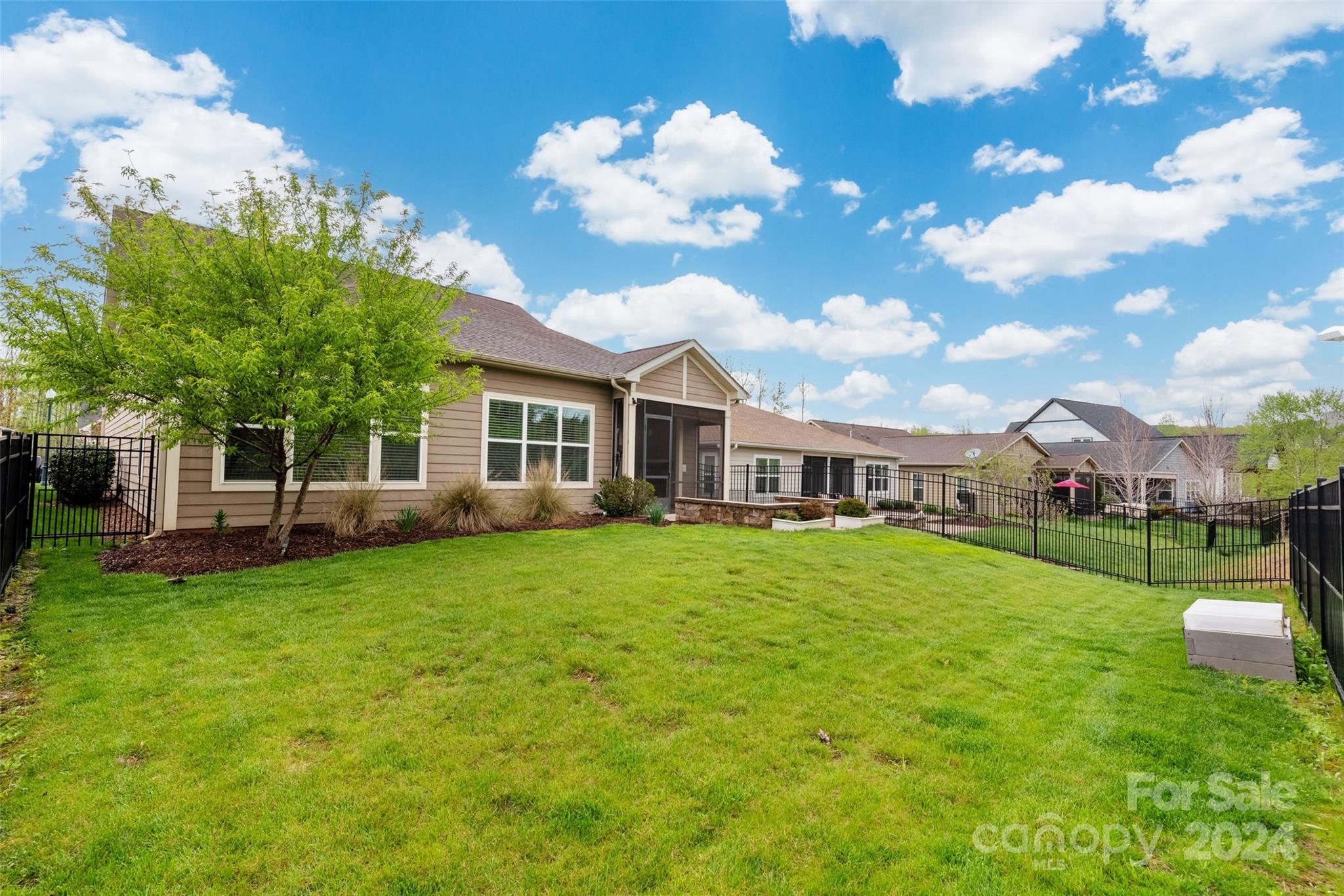 4727 Looking Glass Trail