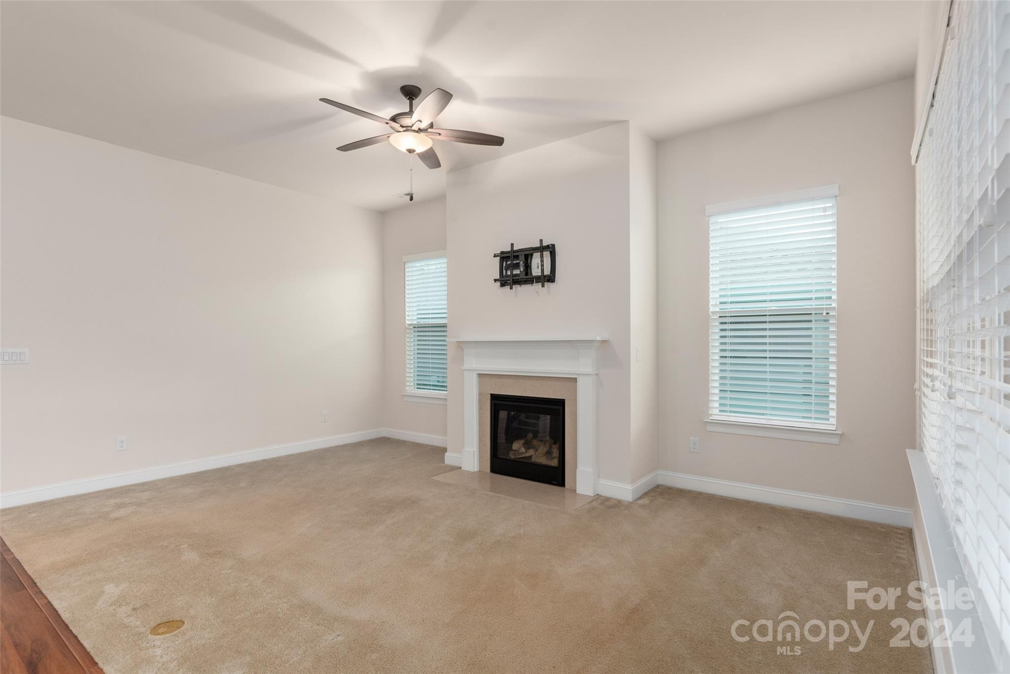 4727 Looking Glass Trail