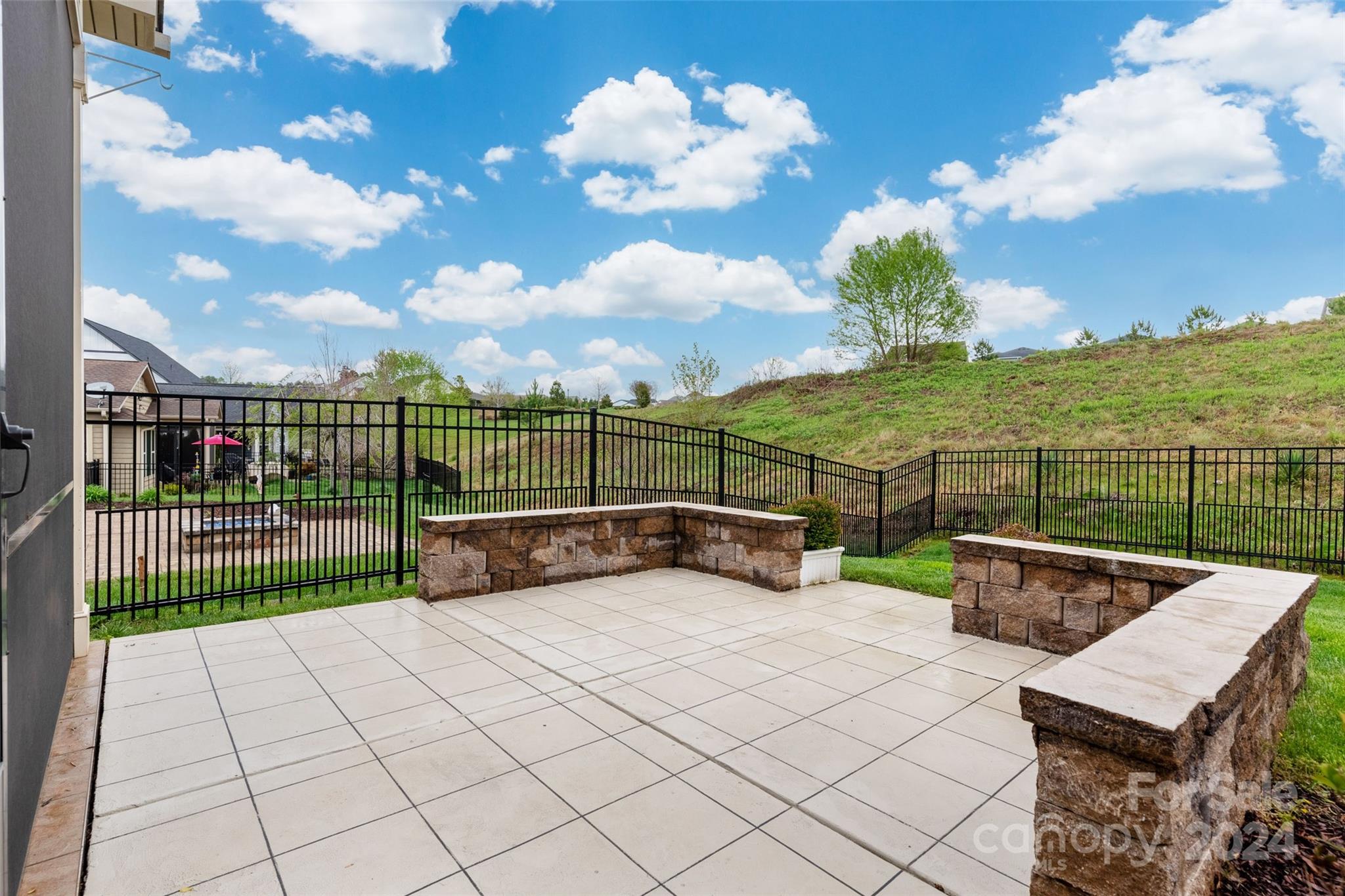 4727 Looking Glass Trail