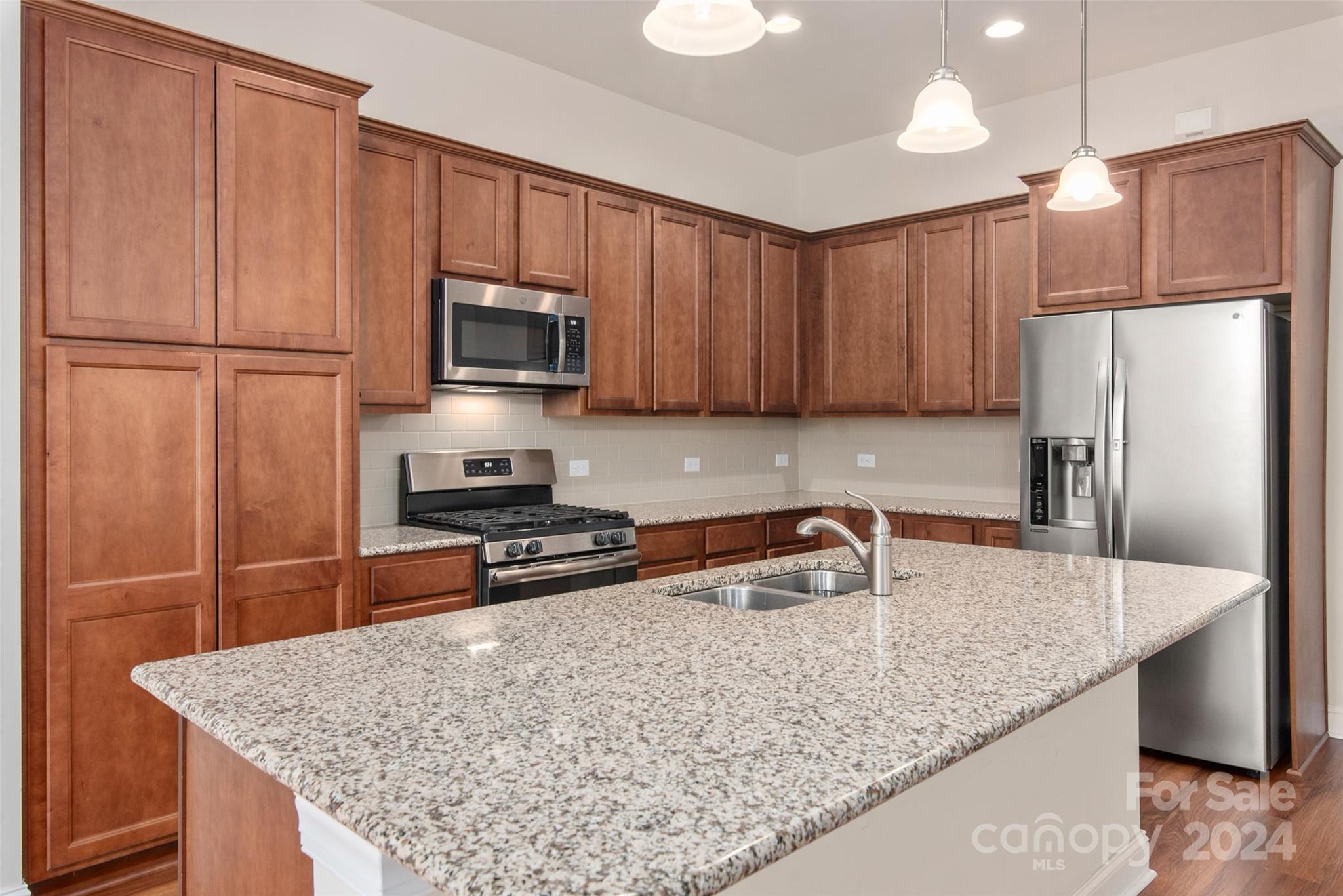 4727 Looking Glass Trail