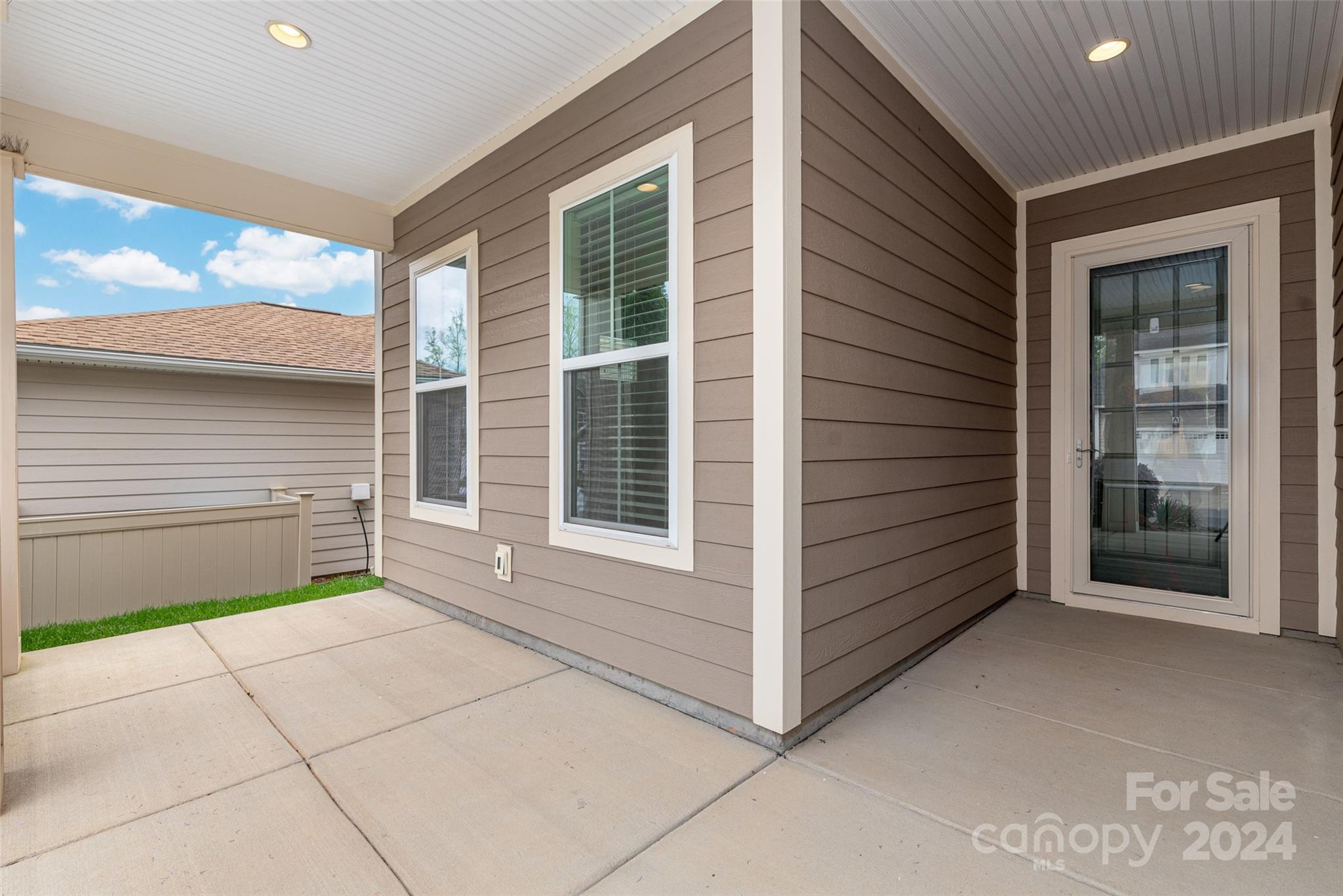 4727 Looking Glass Trail