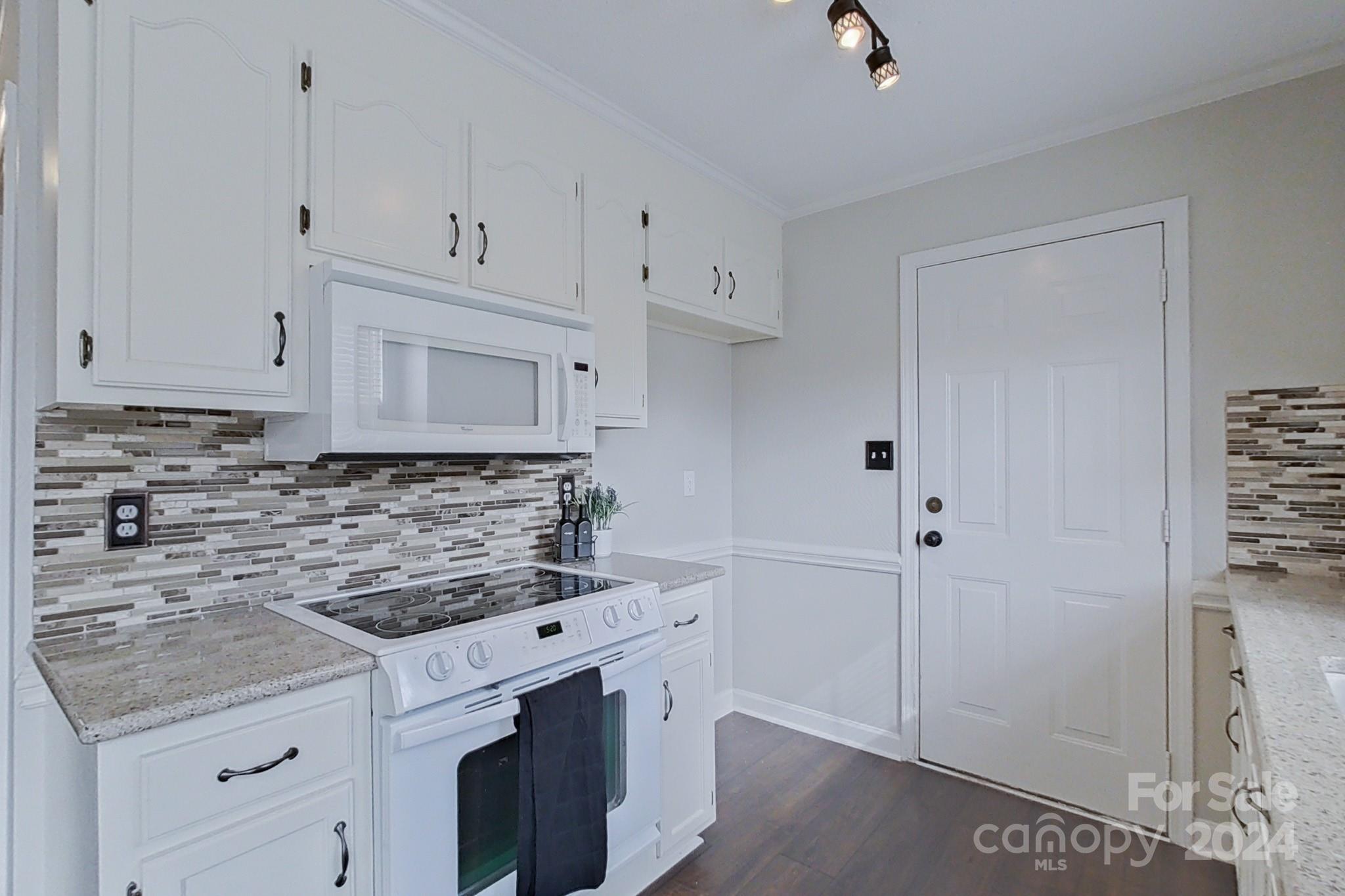 600 Capella Court
