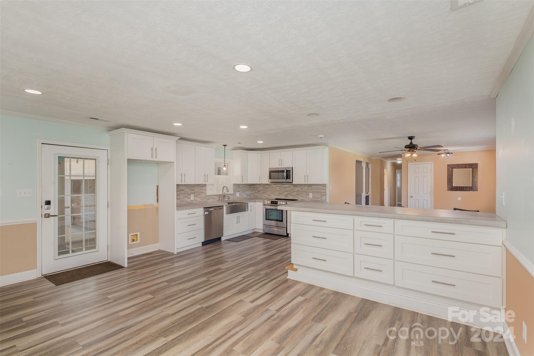 4725 Club View Drive