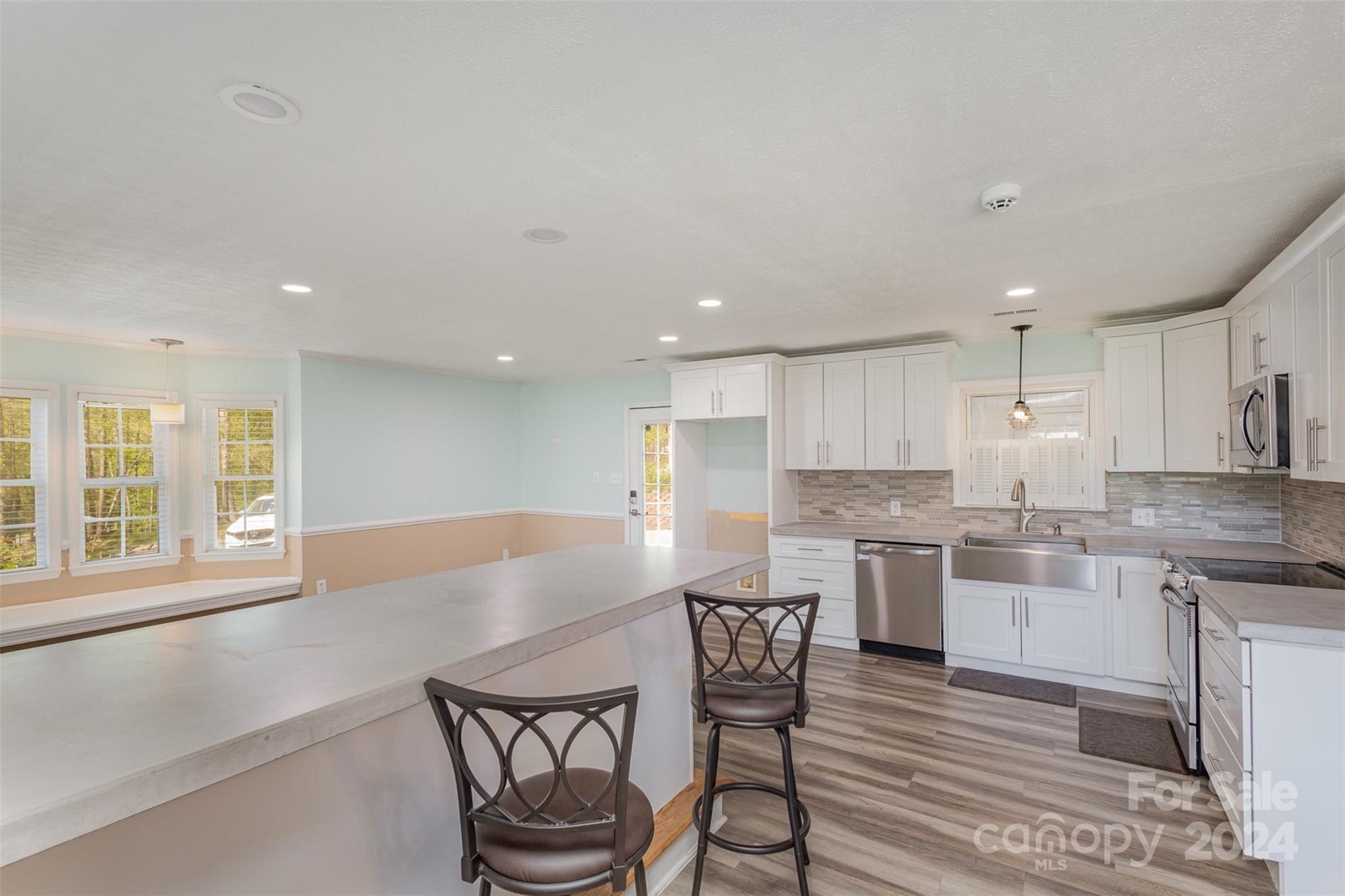 4725 Club View Drive