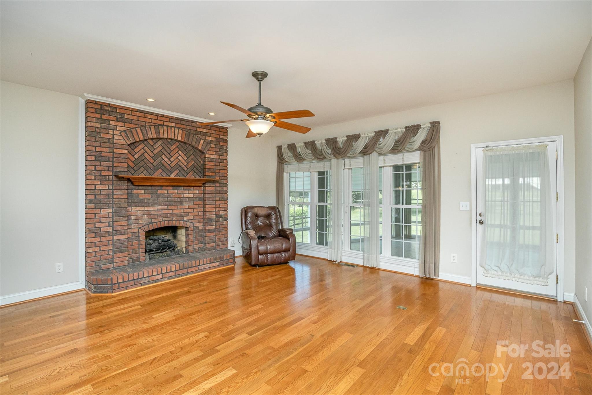 1150 Woodfield Drive