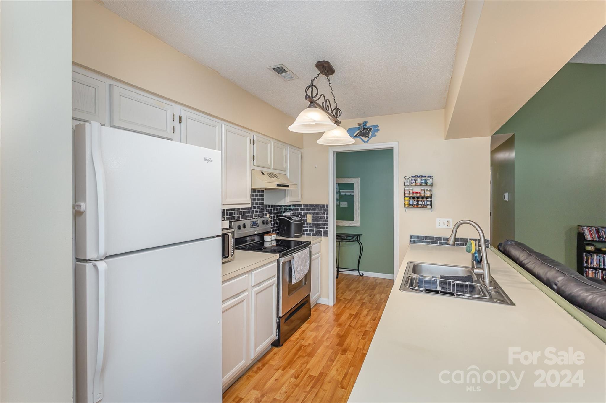 2114 Hedgelawn Drive