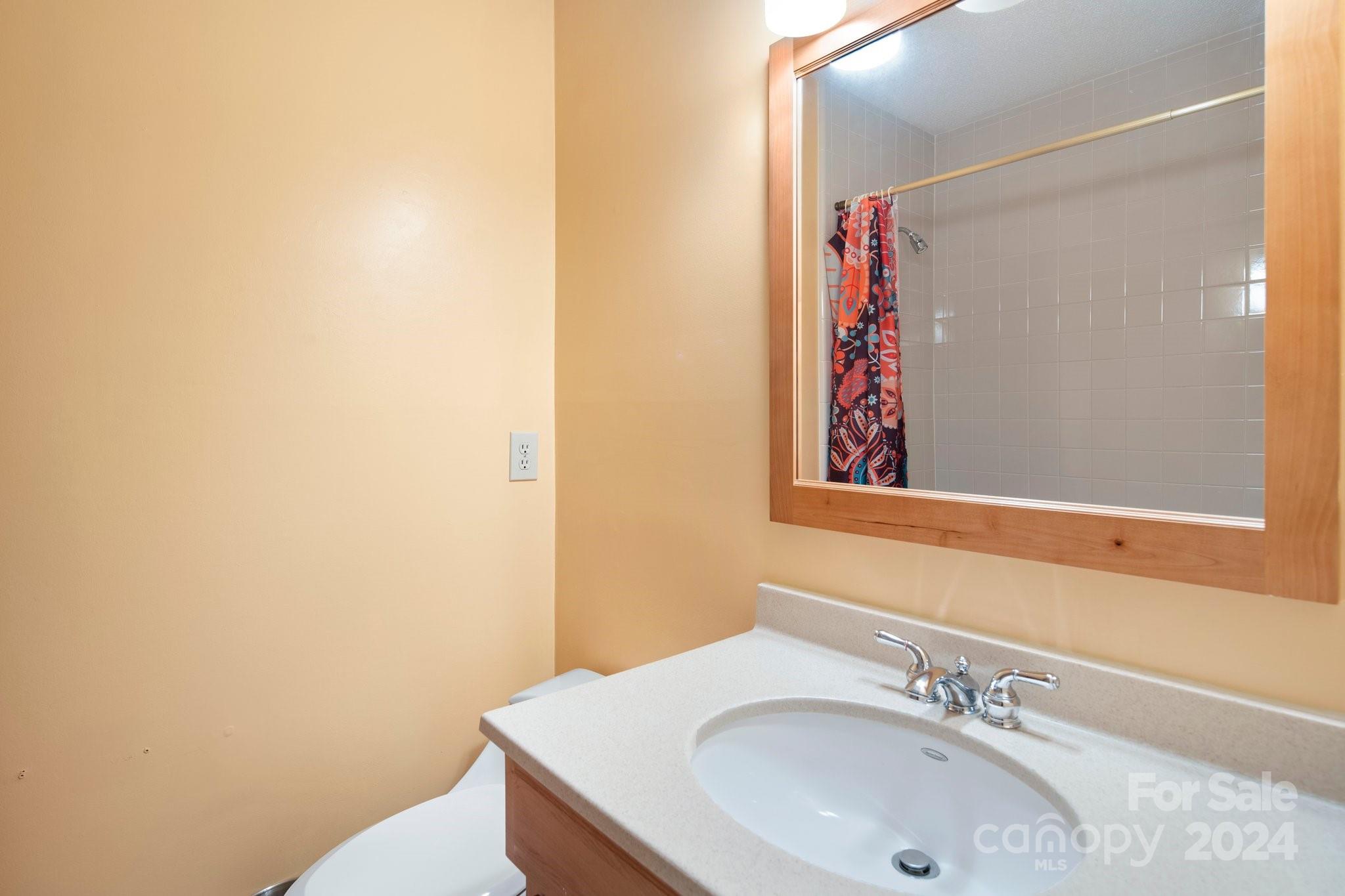 180 Robinhood Road Unit: 4