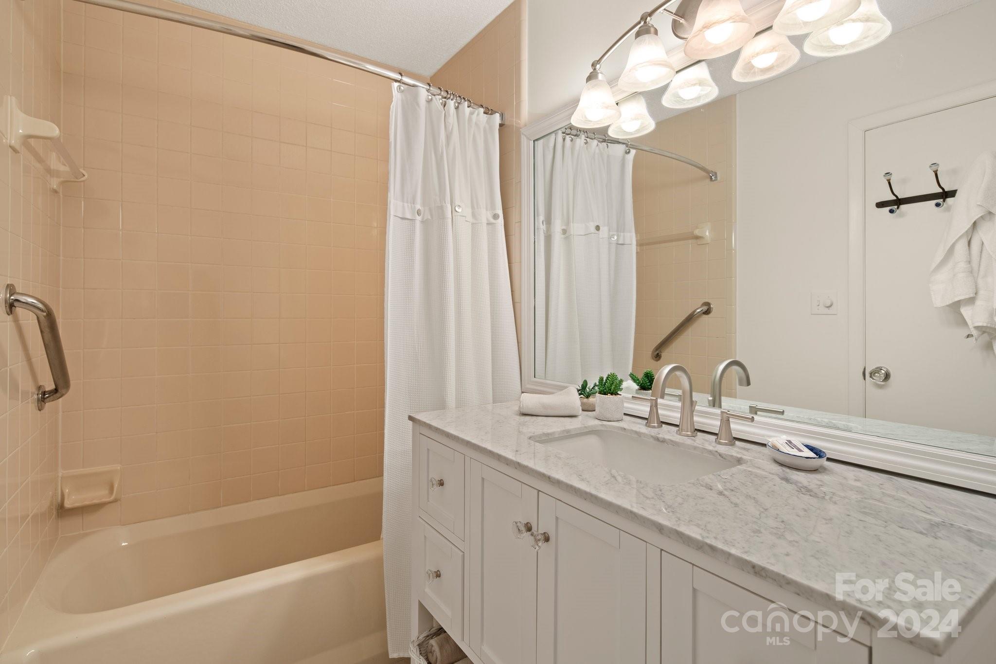 180 Robinhood Road Unit: 4