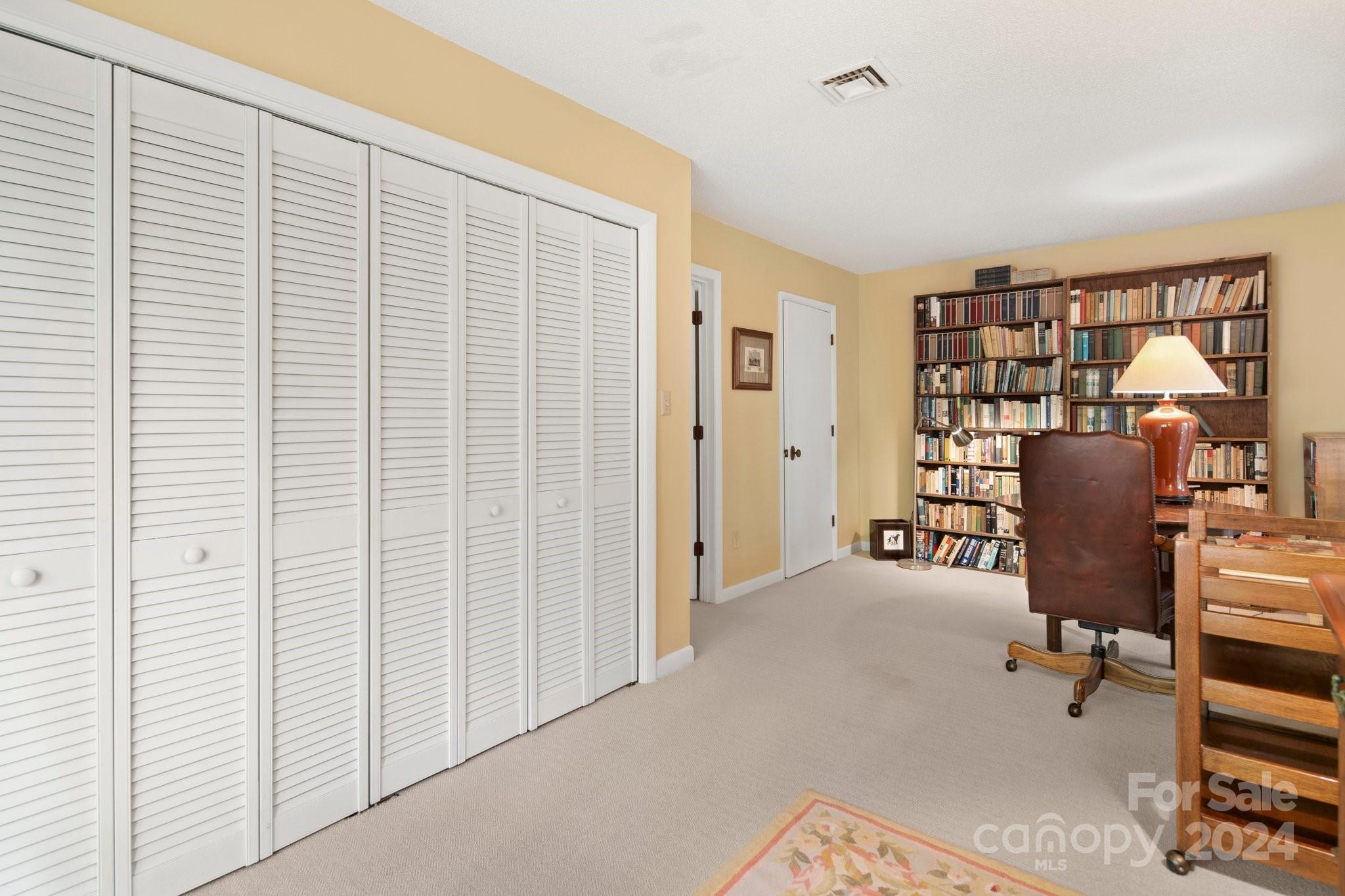 180 Robinhood Road Unit: 4