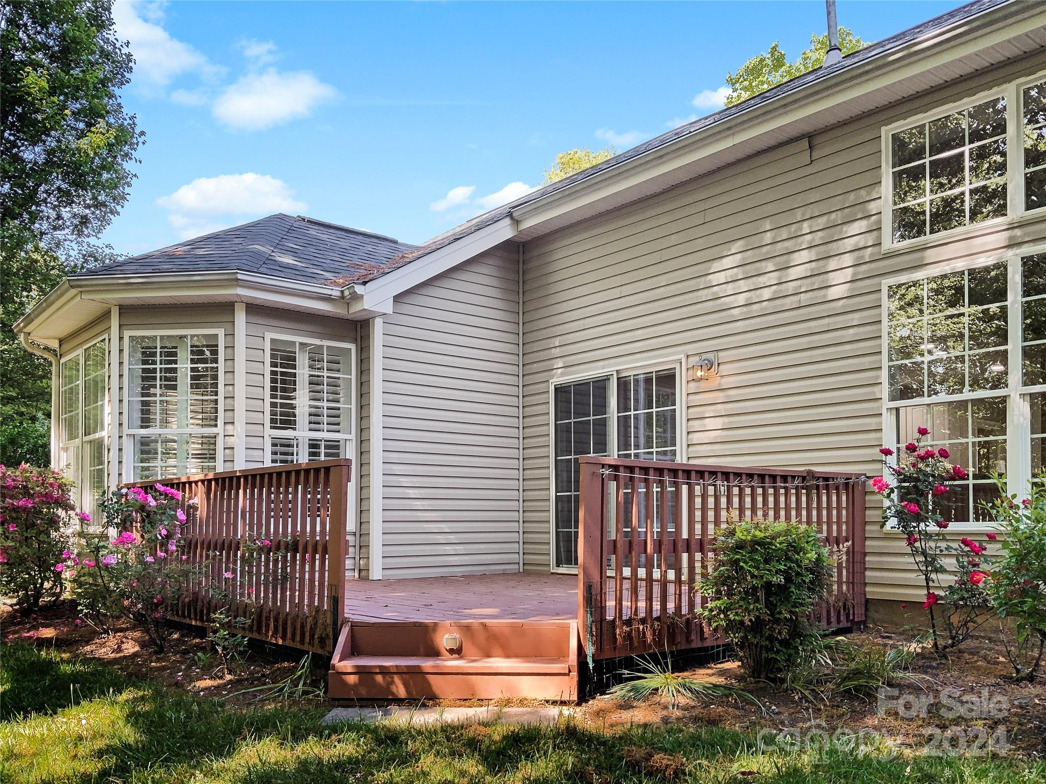 6825 Colonial Garden Drive