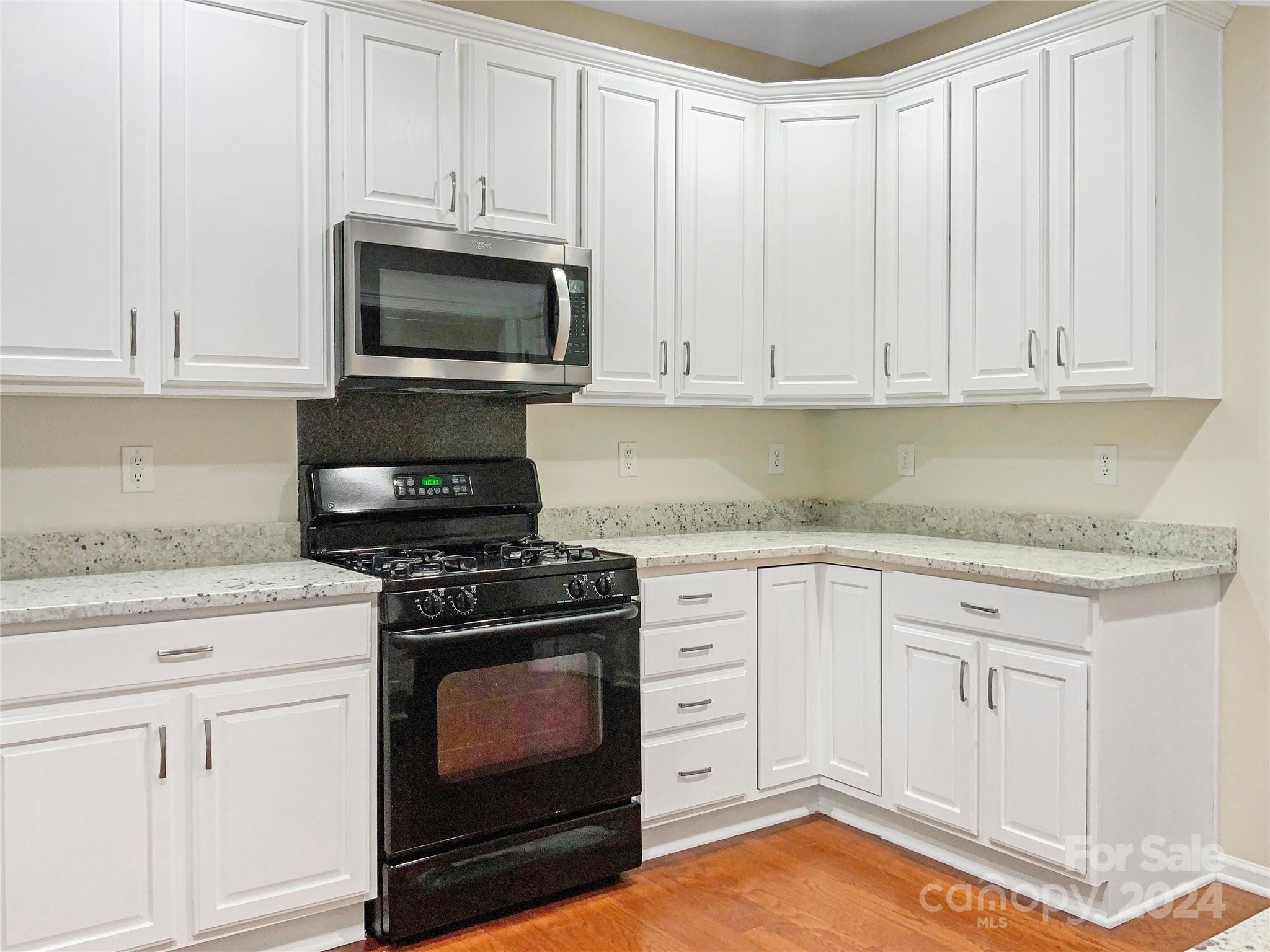 6825 Colonial Garden Drive