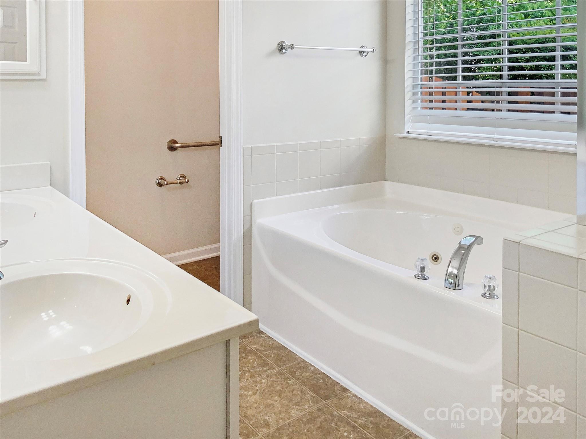 6825 Colonial Garden Drive