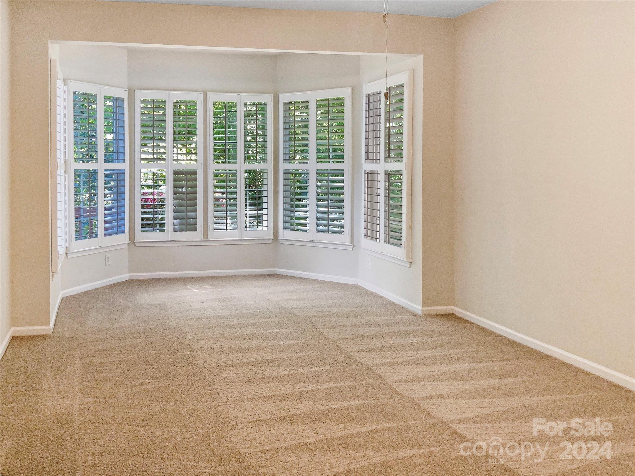 6825 Colonial Garden Drive