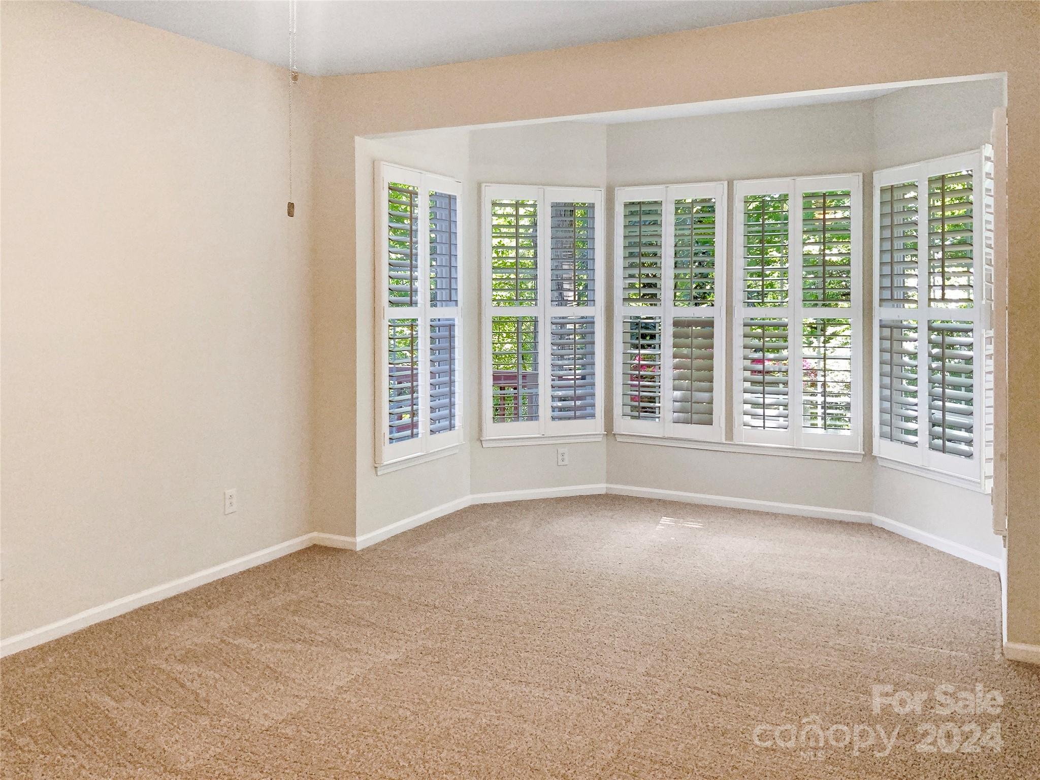 6825 Colonial Garden Drive