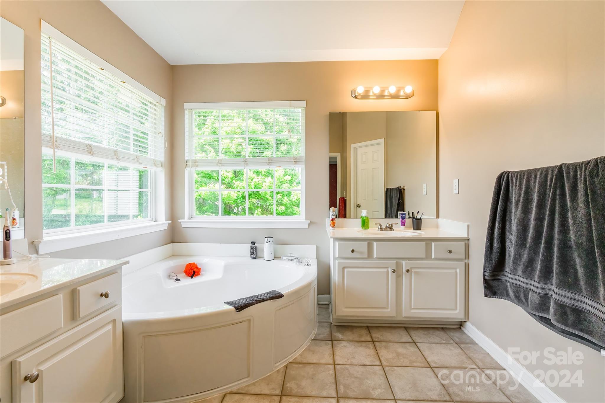 5370 Cambridge Bay Drive