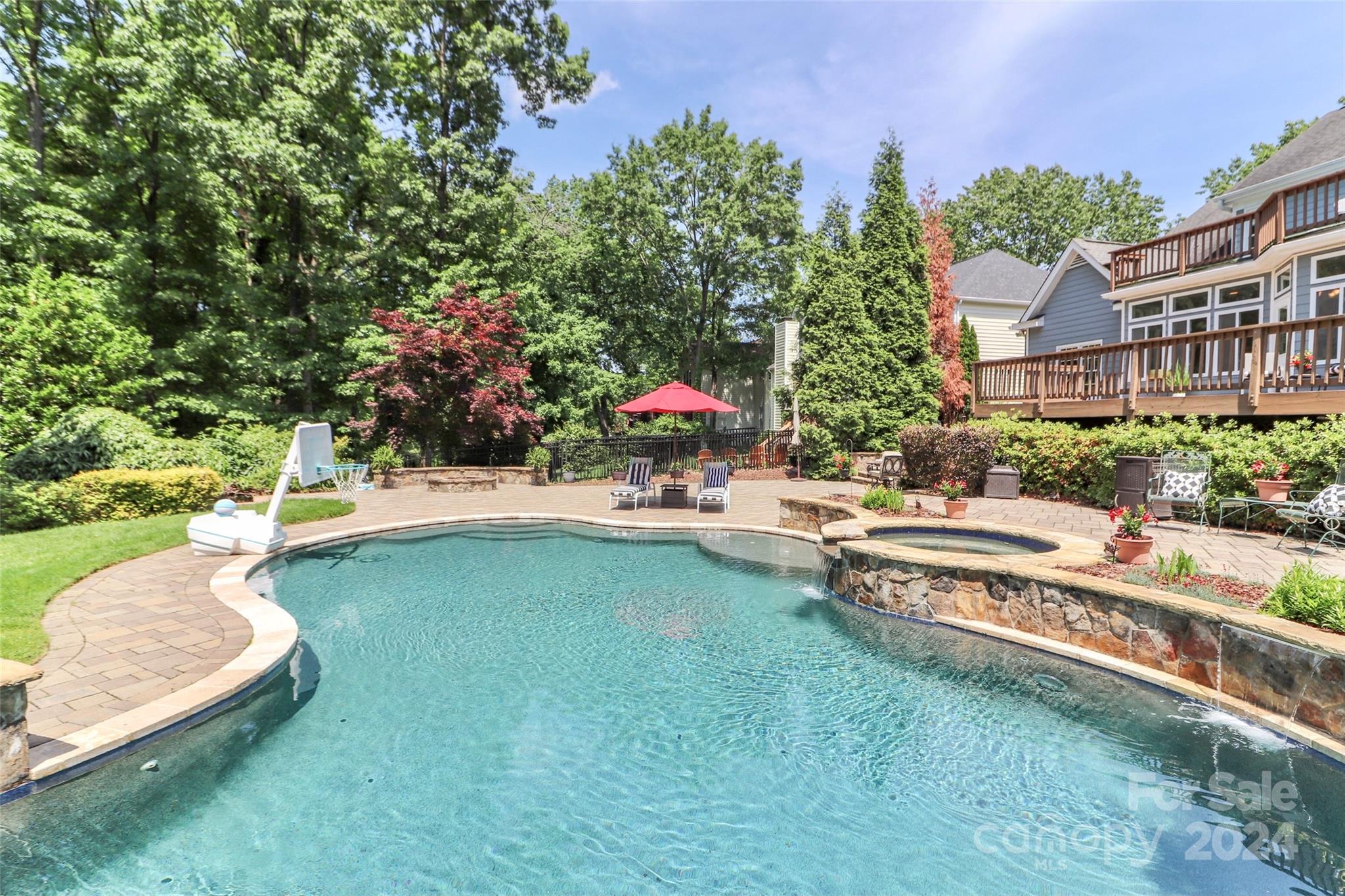 4915 Crownvista Drive