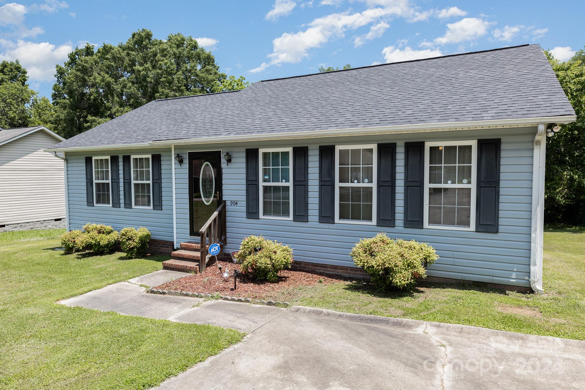 904 2nd Street