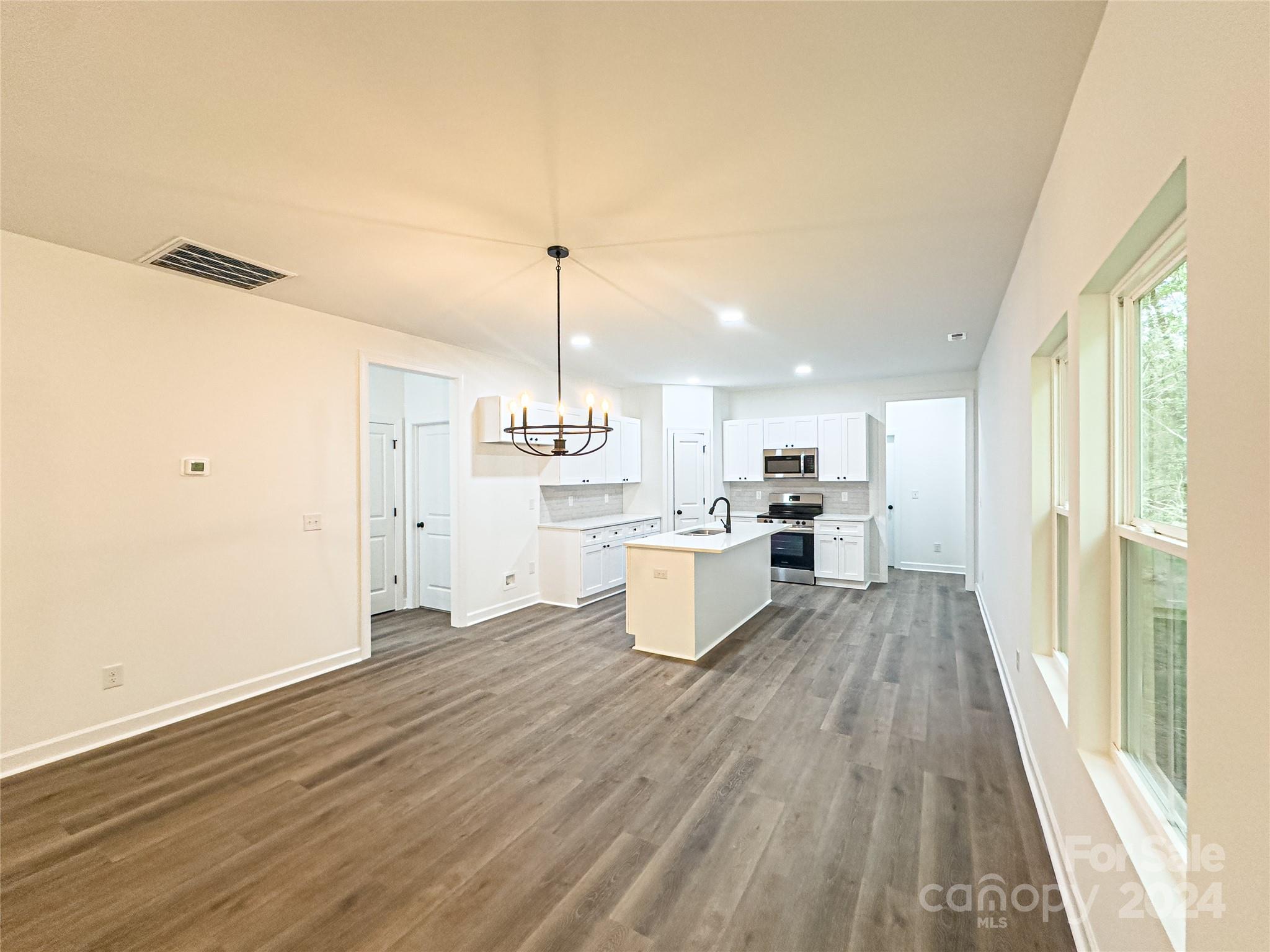 542 Castlewood Circle