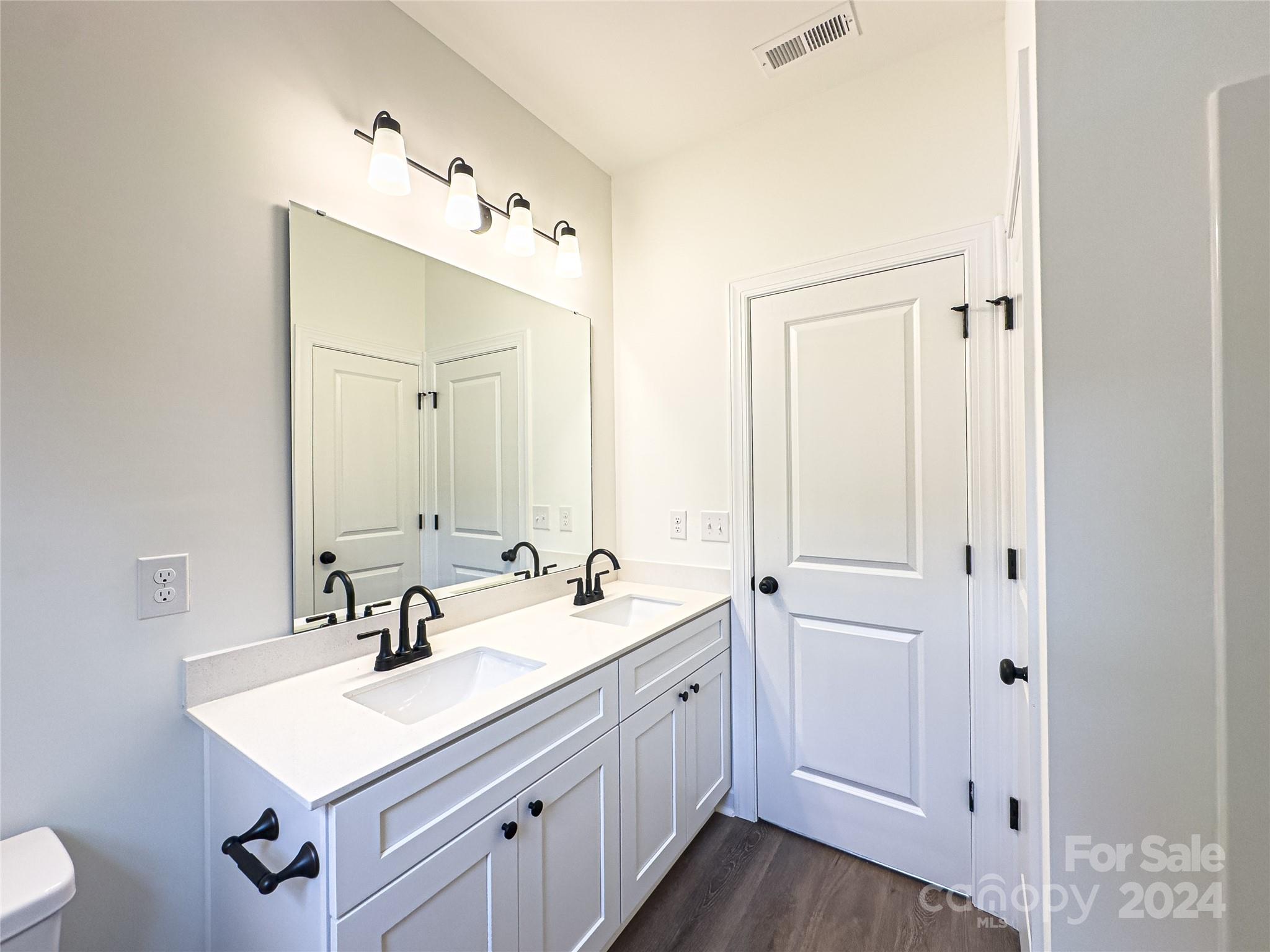 542 Castlewood Circle