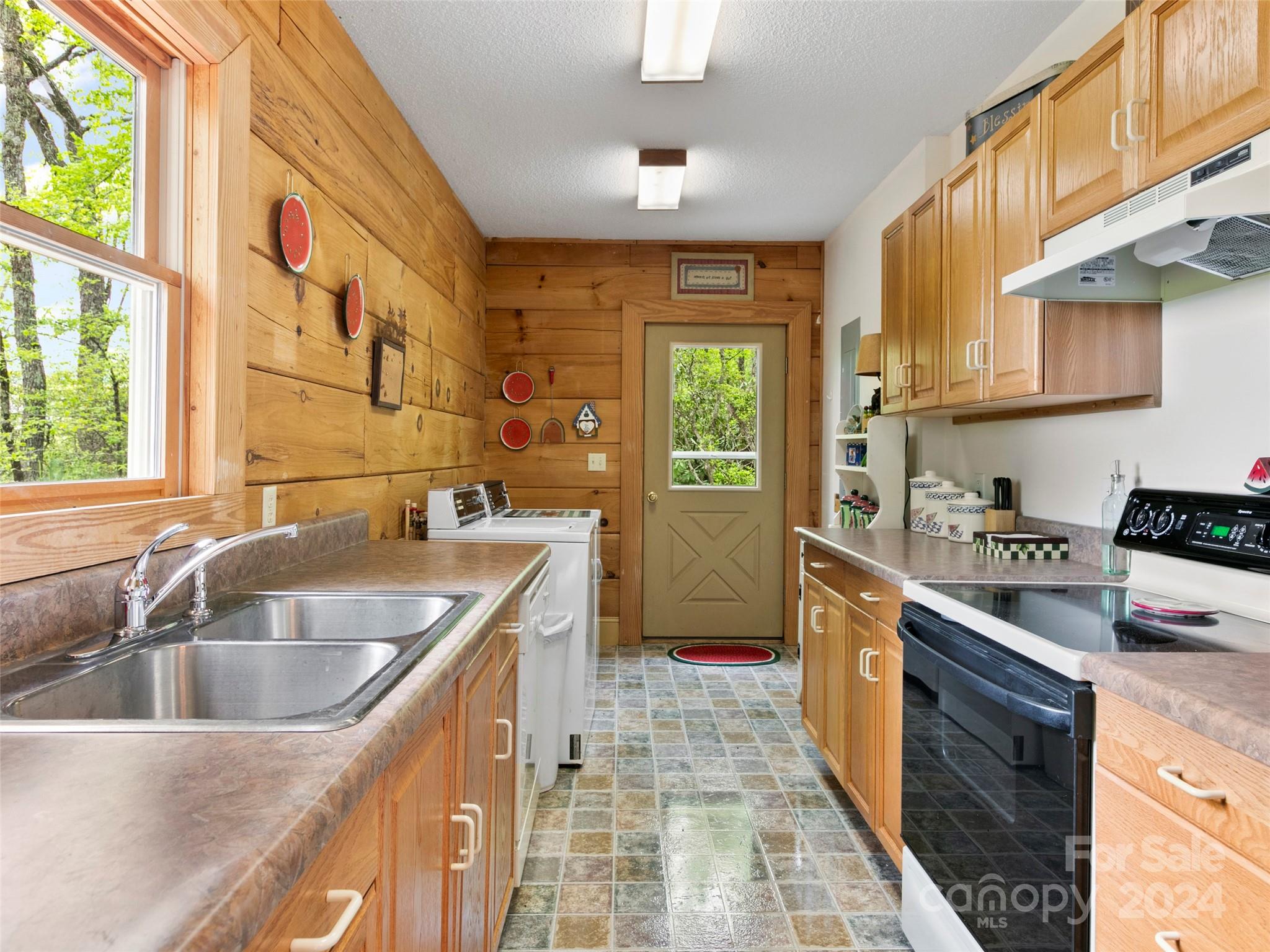 559 Roaring Rock Road