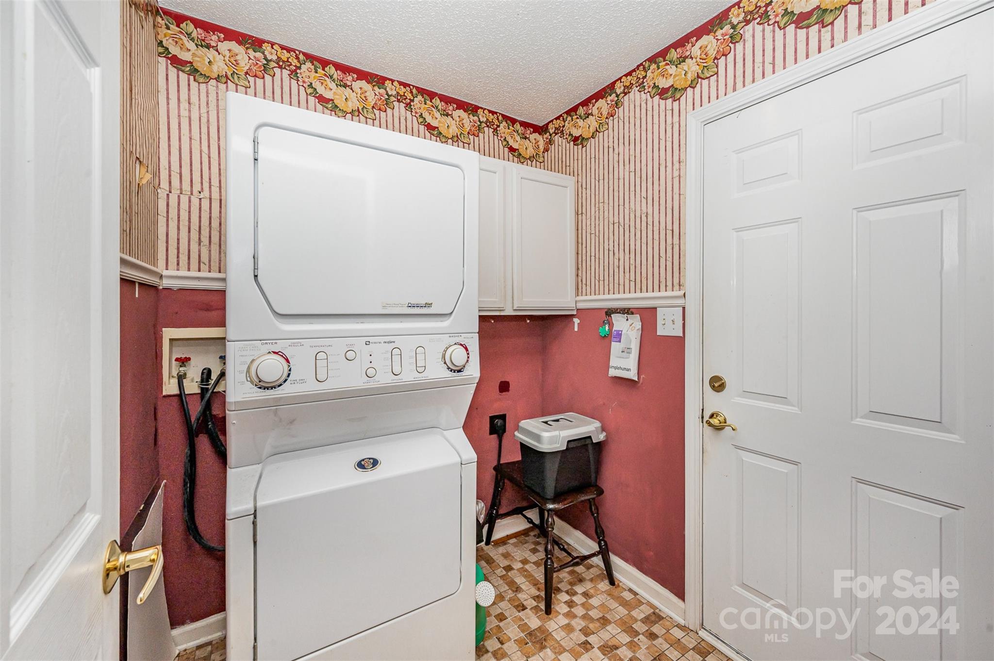 6421 Goldenblush Circle