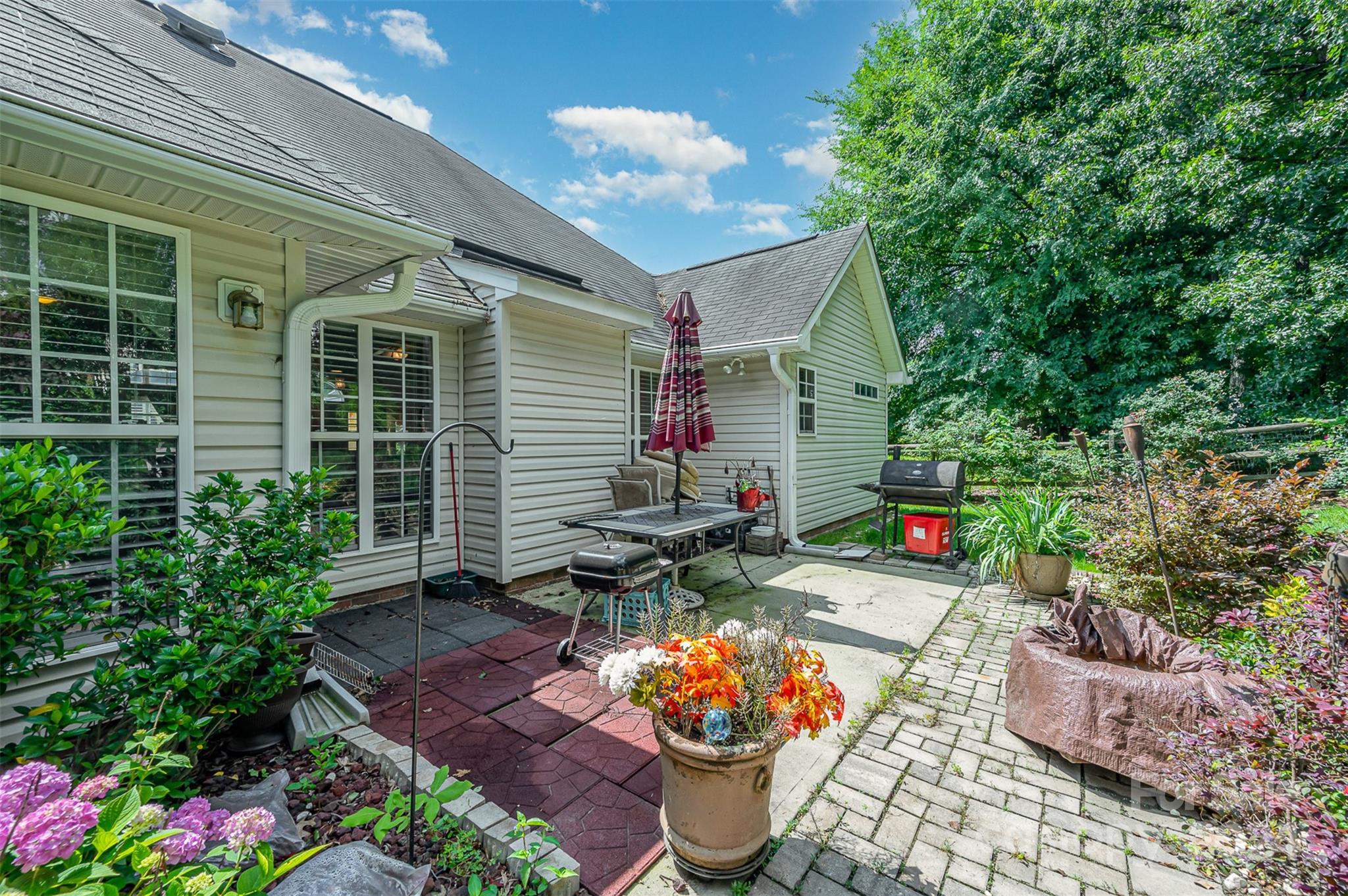 6421 Goldenblush Circle