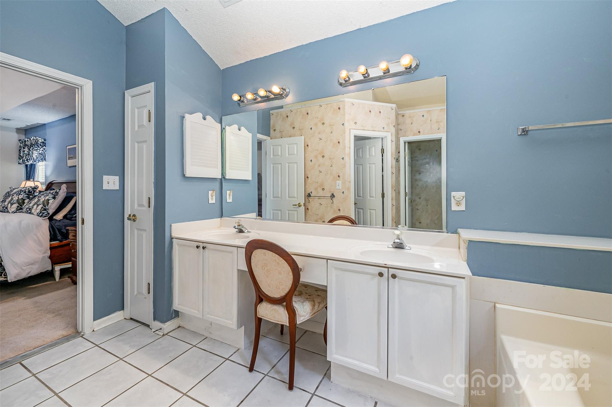 6421 Goldenblush Circle