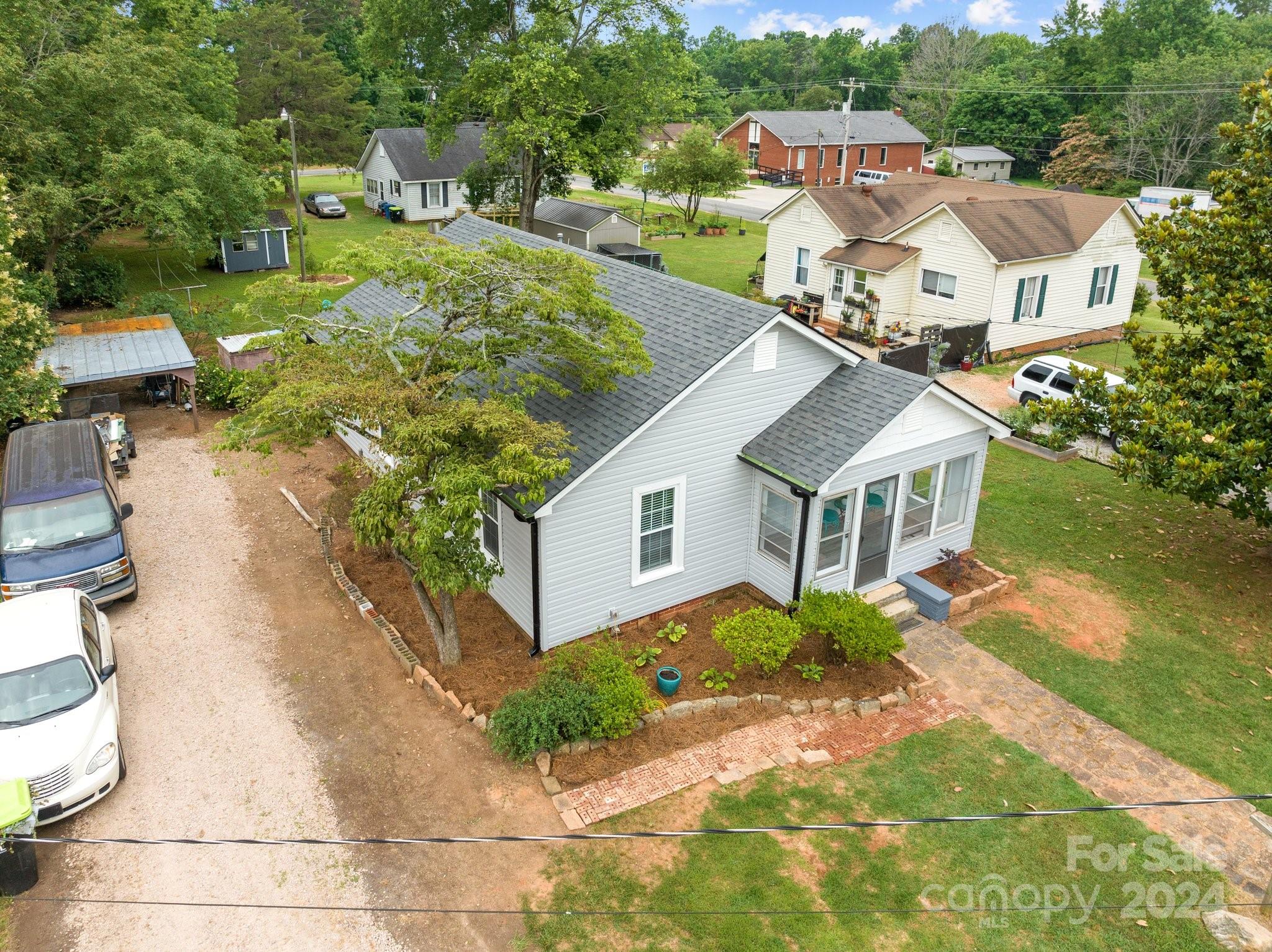 1220 Roberts Street