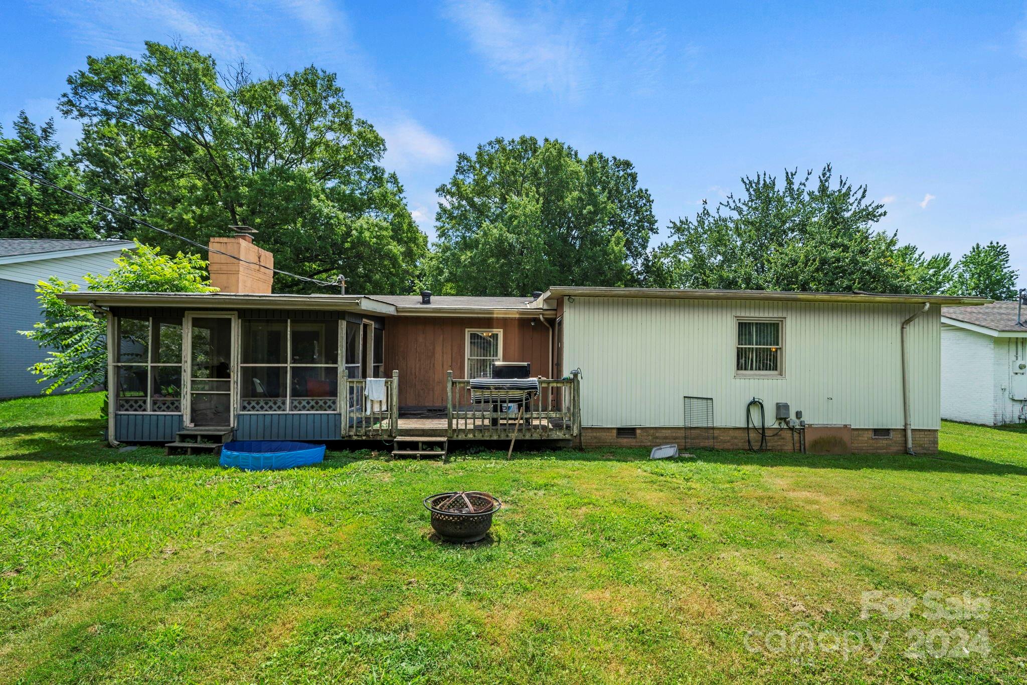 325 Club View Lane