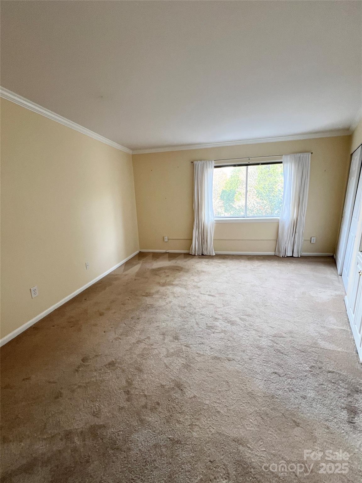 1323 Queens Road Unit: 212