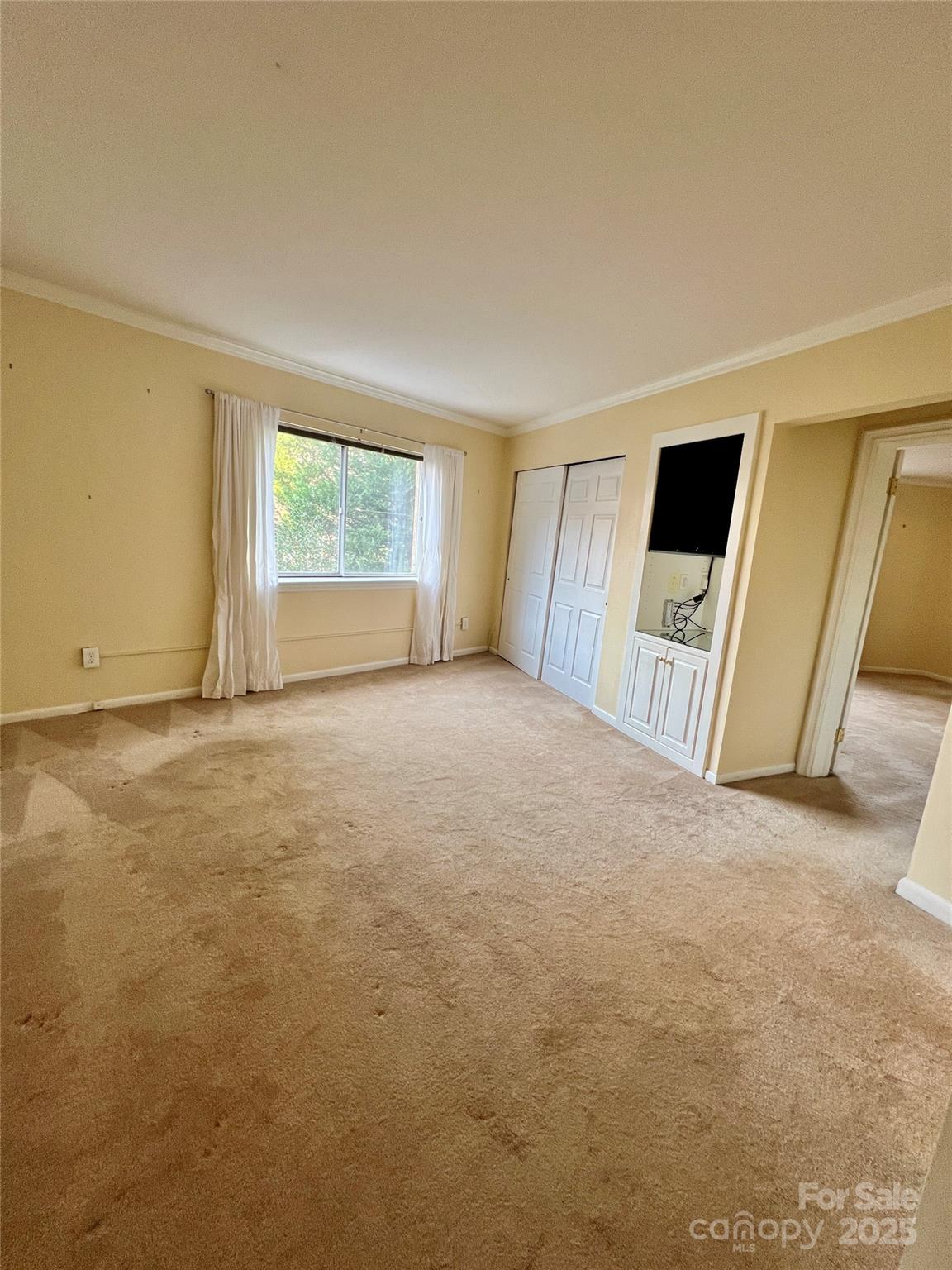1323 Queens Road Unit: 212