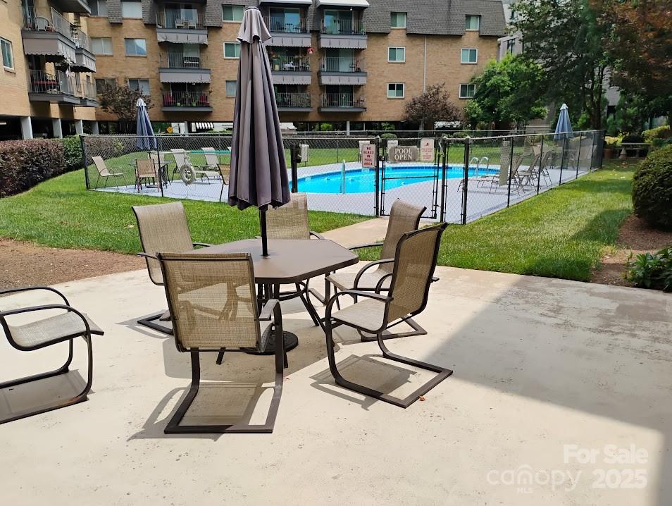1323 Queens Road Unit: 212