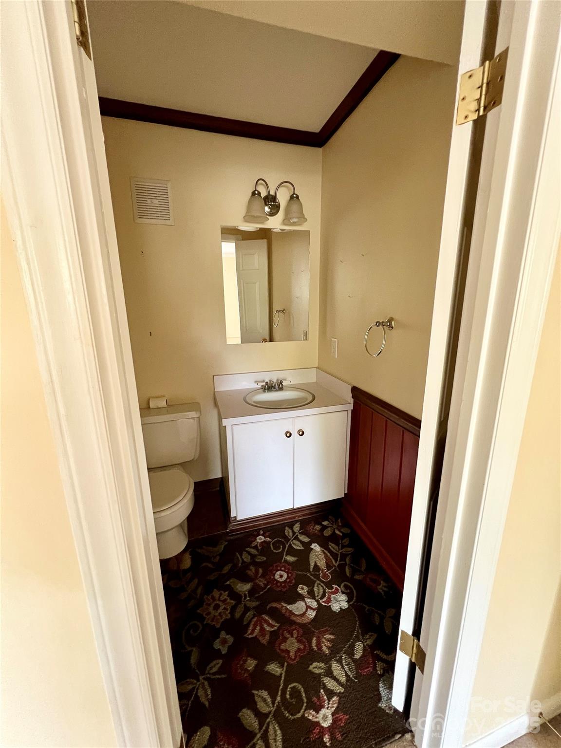 1323 Queens Road Unit: 212