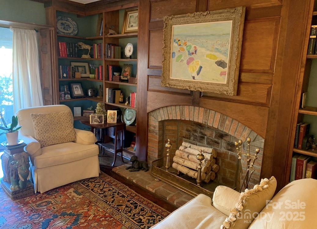 1323 Queens Road Unit: 212