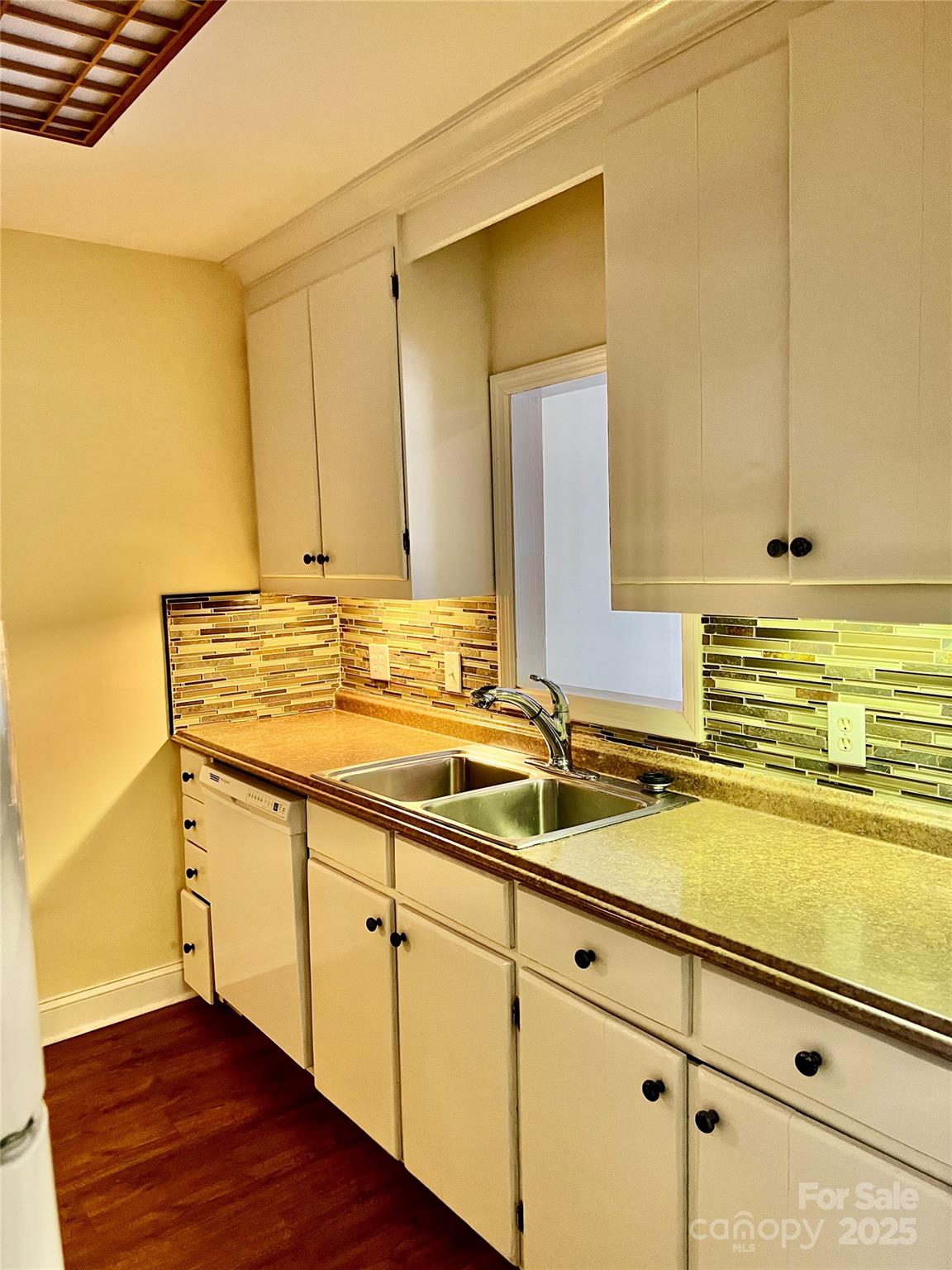 1323 Queens Road Unit: 212