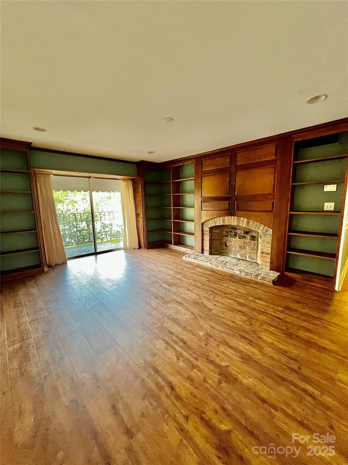 1323 Queens Road Unit: 212
