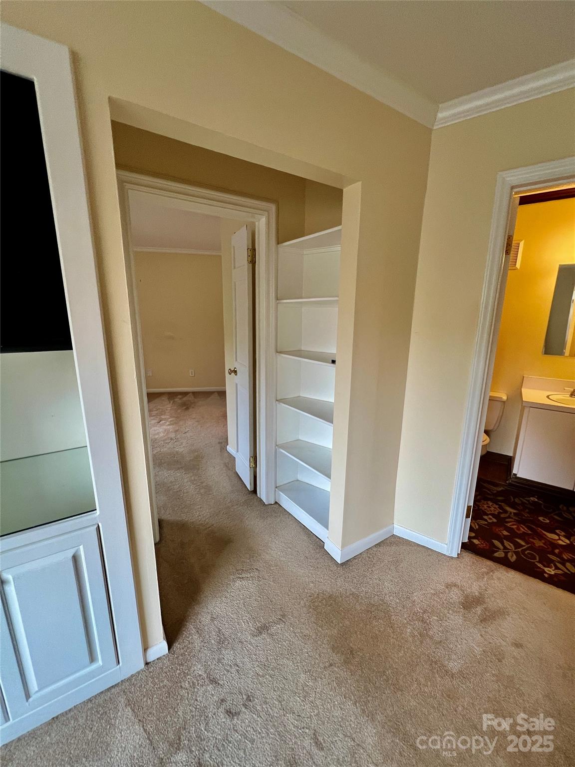 1323 Queens Road Unit: 212