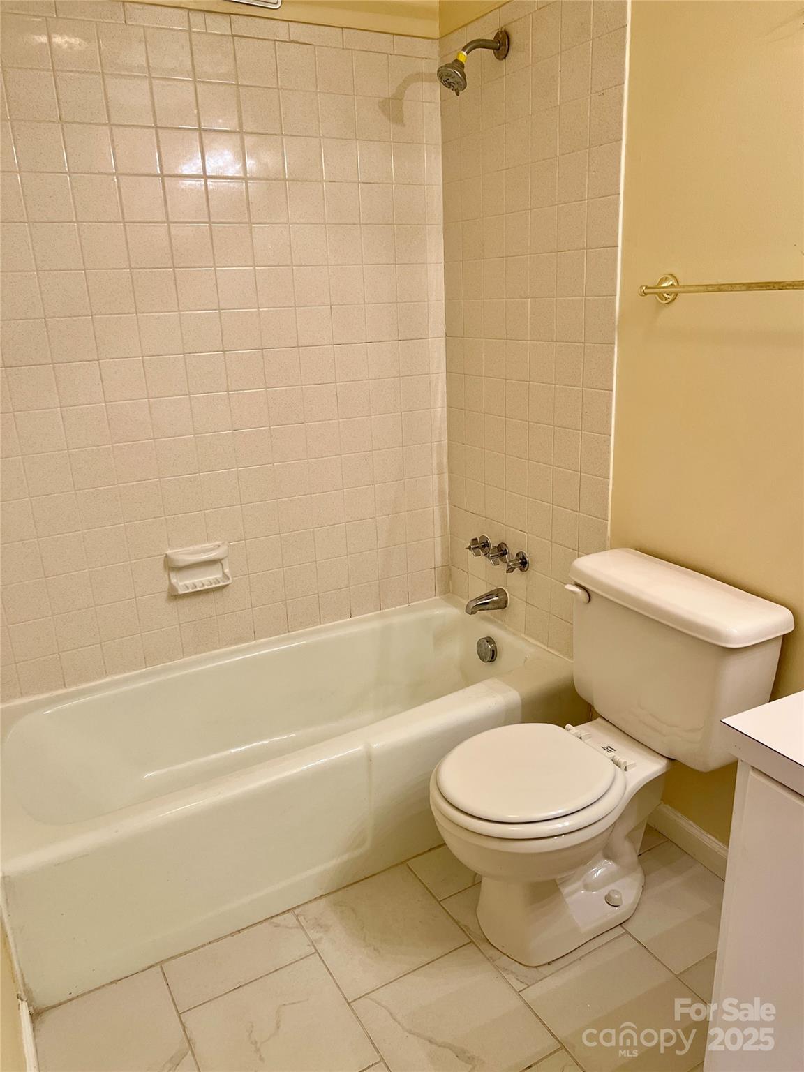 1323 Queens Road Unit: 212