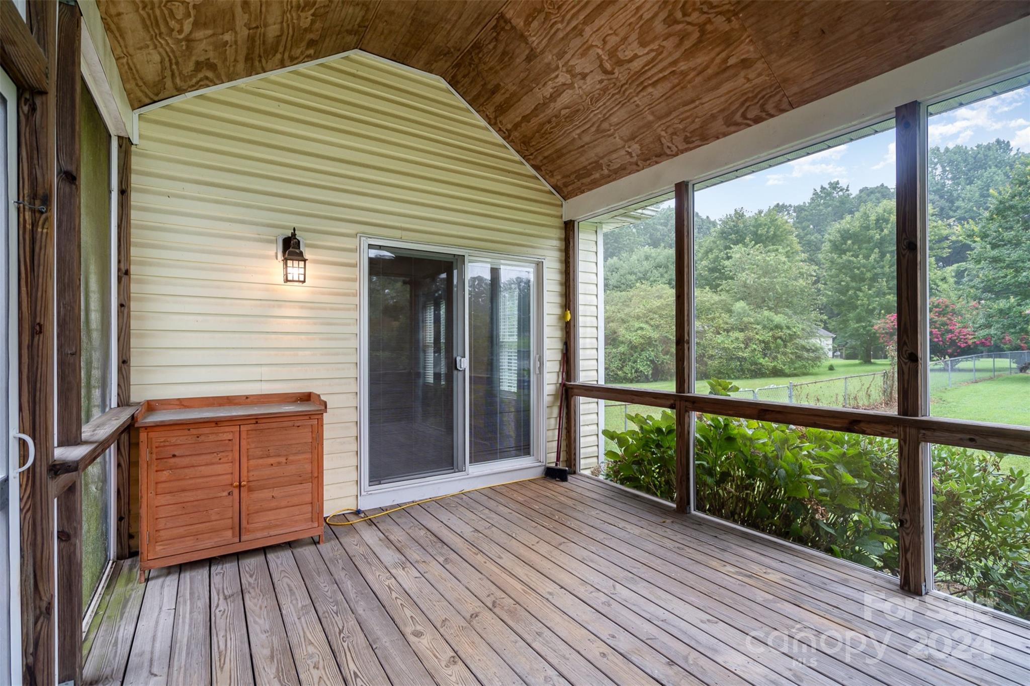 8714 E Meadow Ridge Road