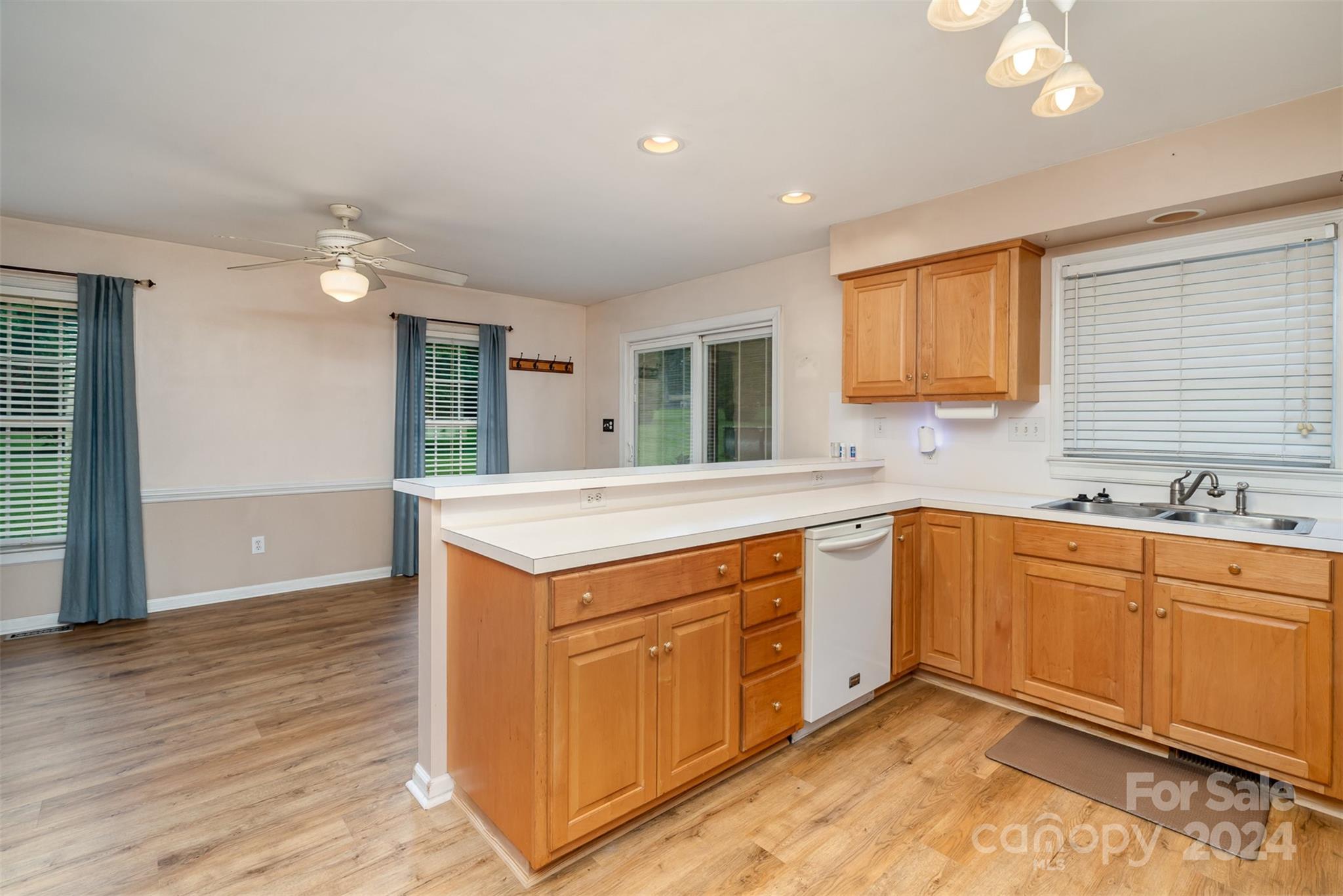 8714 E Meadow Ridge Road