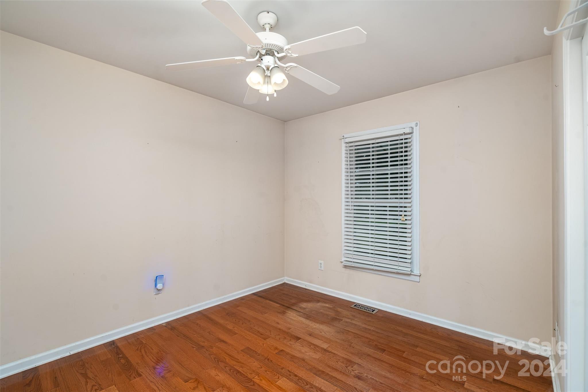 8714 E Meadow Ridge Road