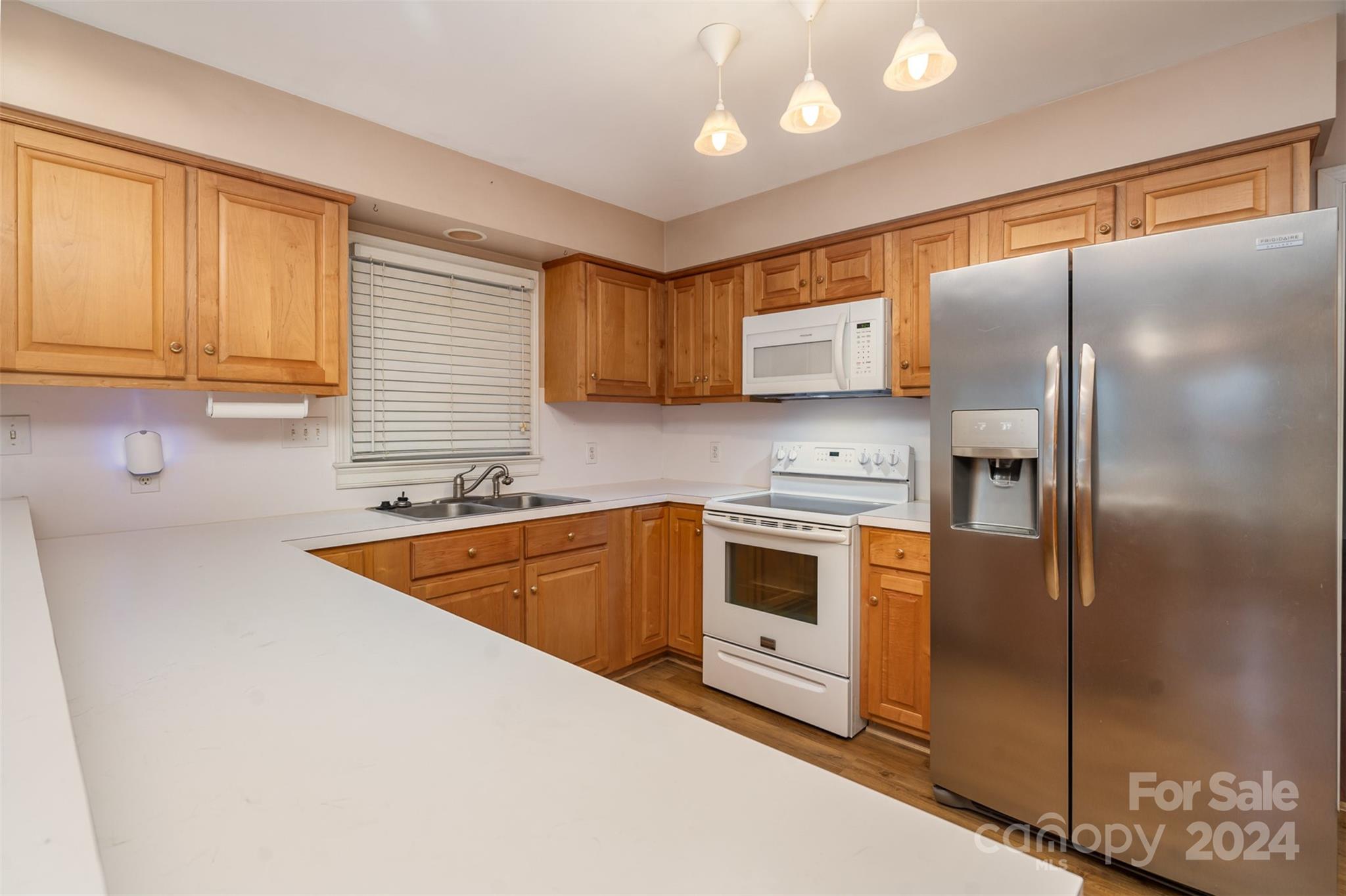 8714 E Meadow Ridge Road