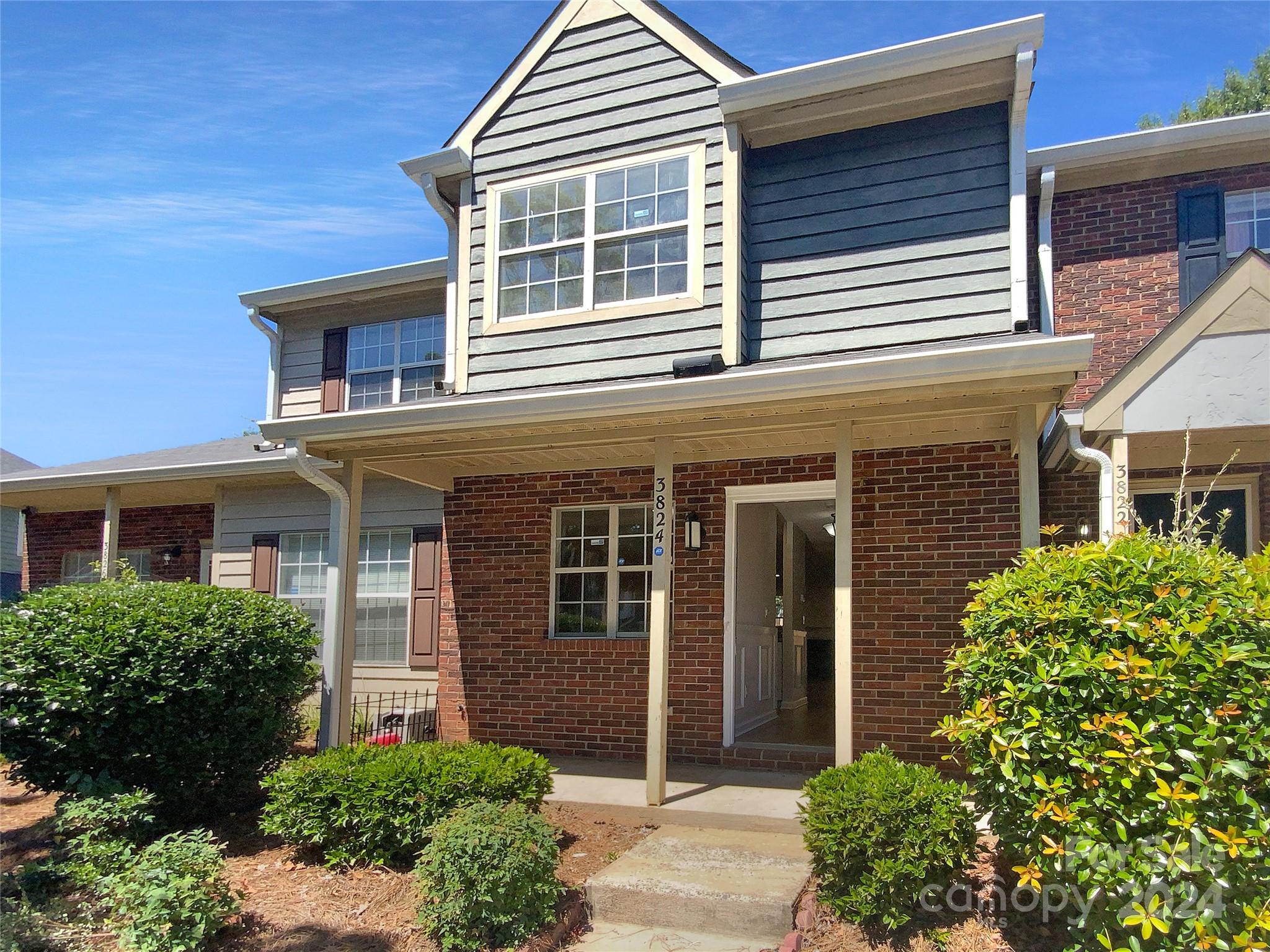 3824 Mosscroft Lane